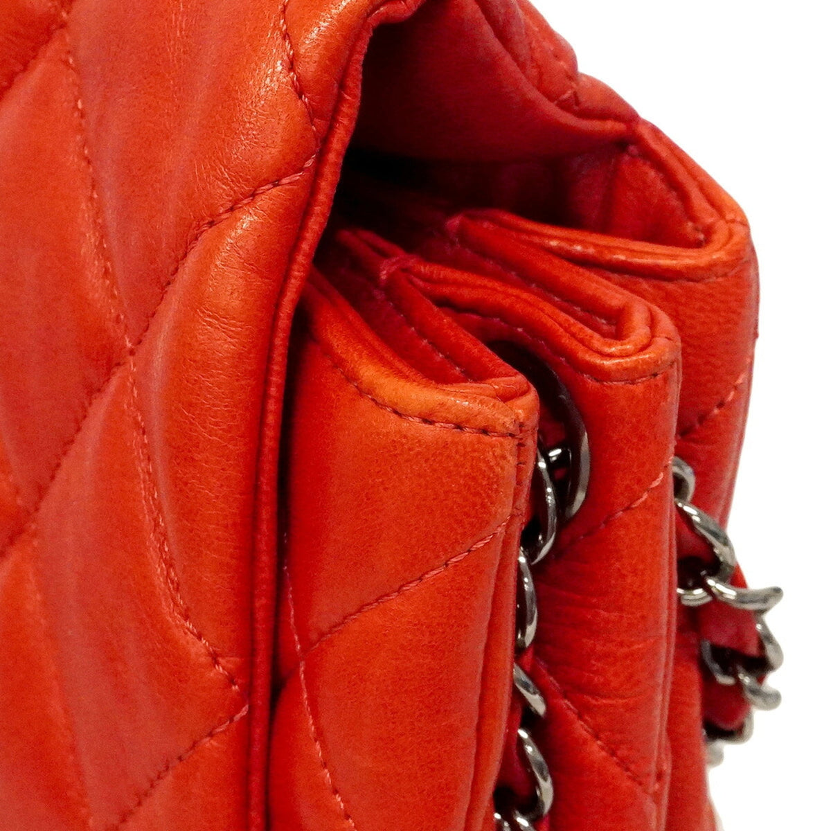 Chanel Red Color Leather Shoulder Bag (Pre-Owned)