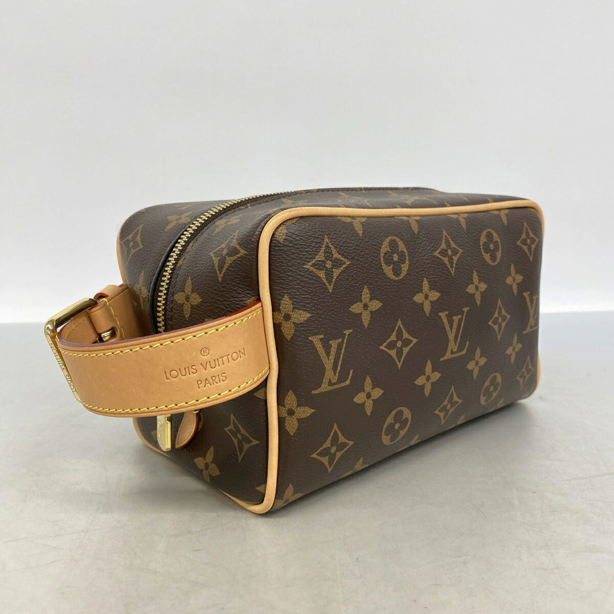 Louis Vuitton Brown Clutch Bag (Pre-Owned)