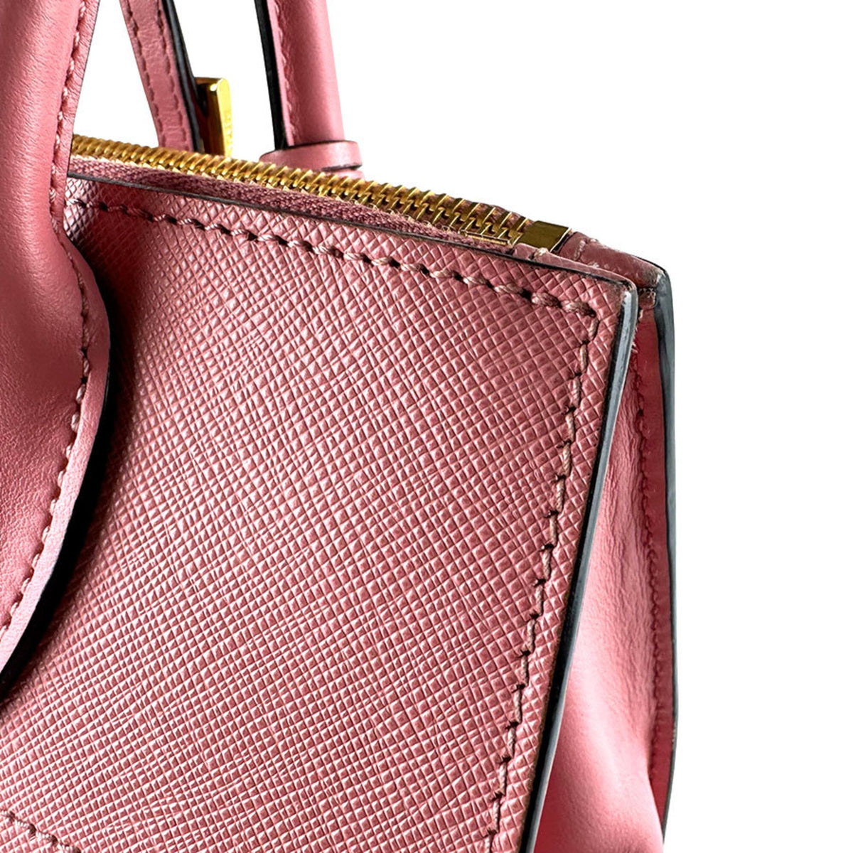 Prada Pink Leather Handbag (Pre-Owned)