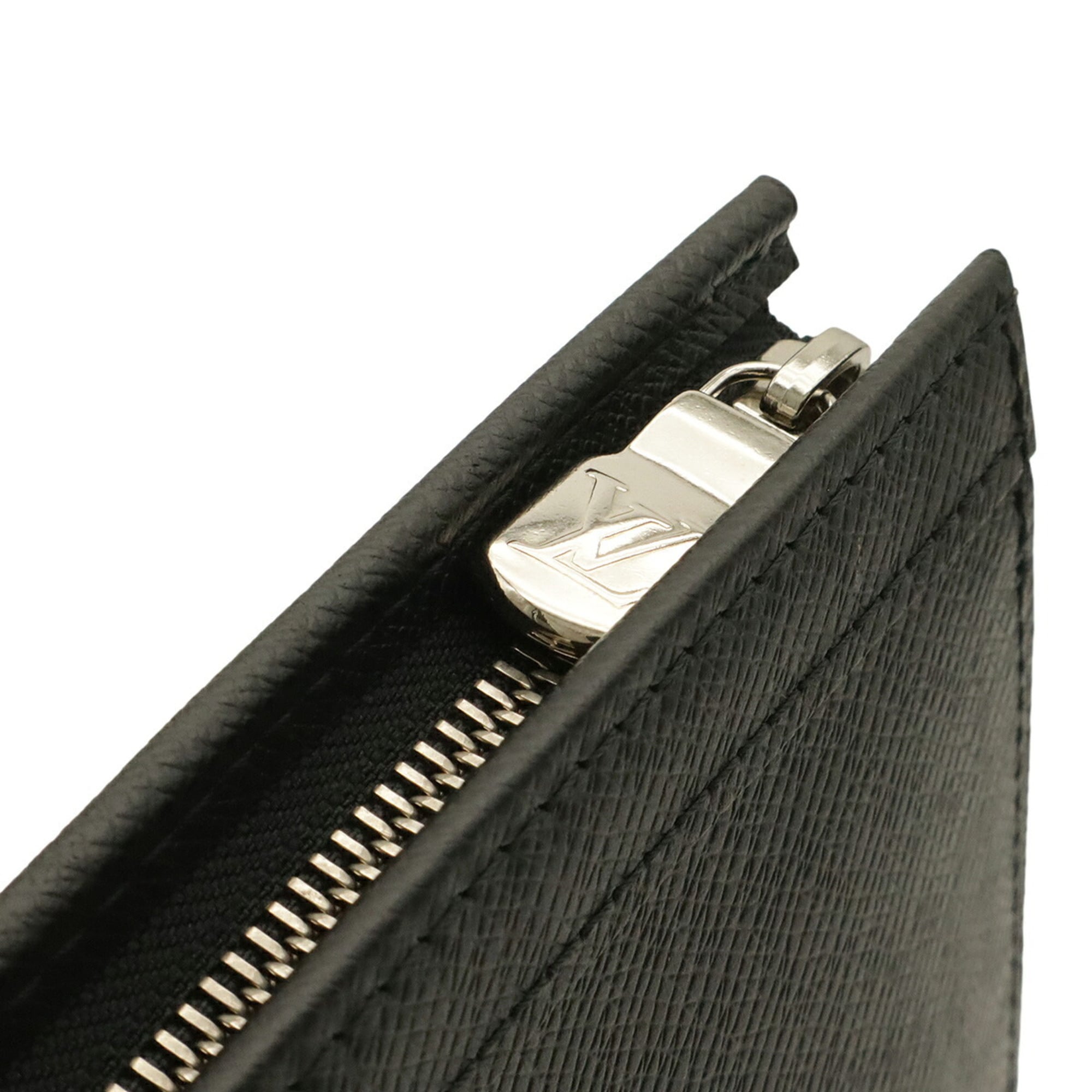 Louis Vuitton Noir Taiga Leather Leather Clutch Bag Pochette (Pre-Owned)