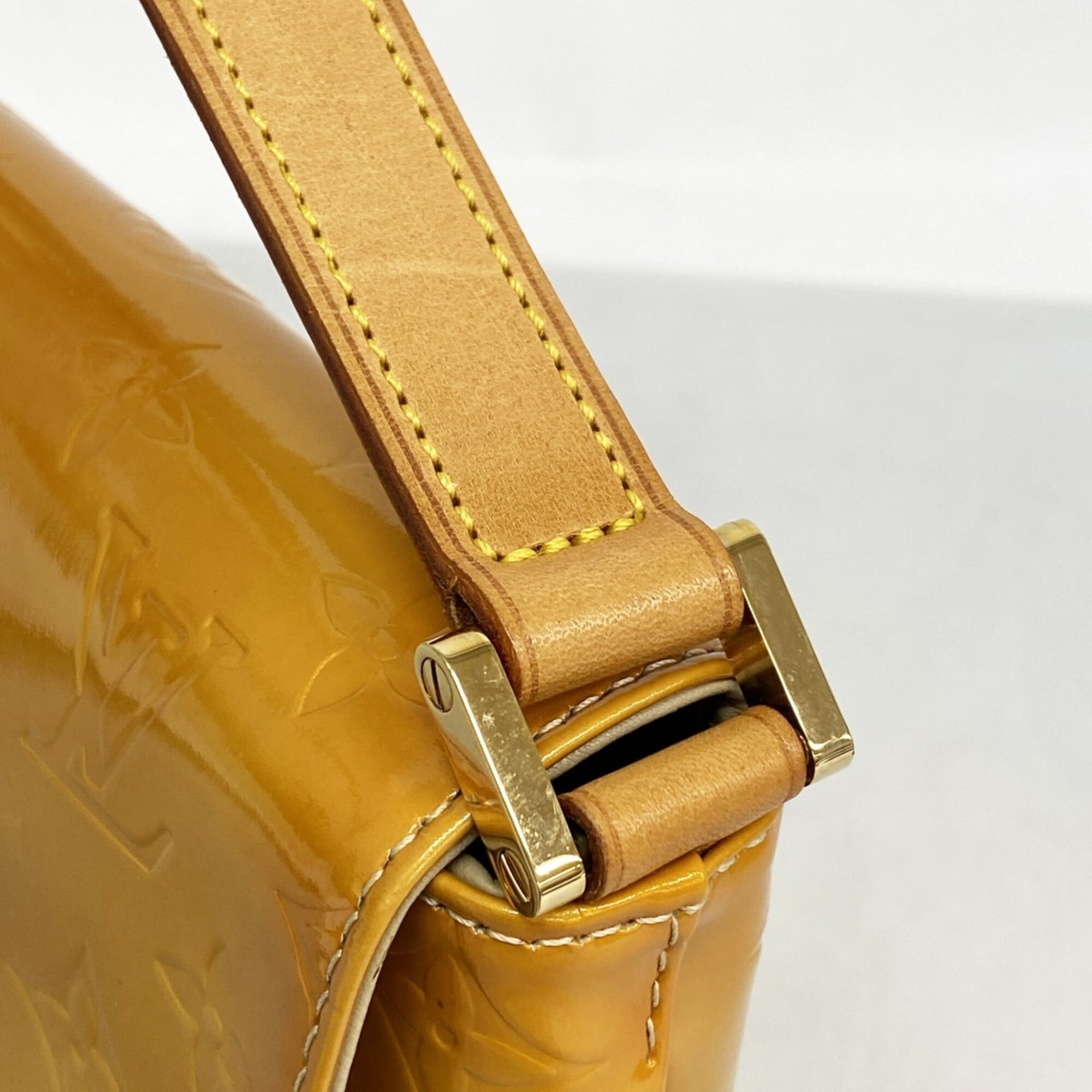 Louis Vuitton Beige Shoulder Bag (Pre-Owned)