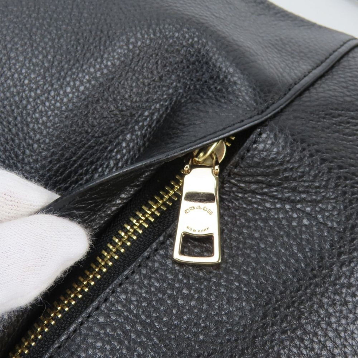 Coach Black Leather Shoulder Bag (Pre-Owned)