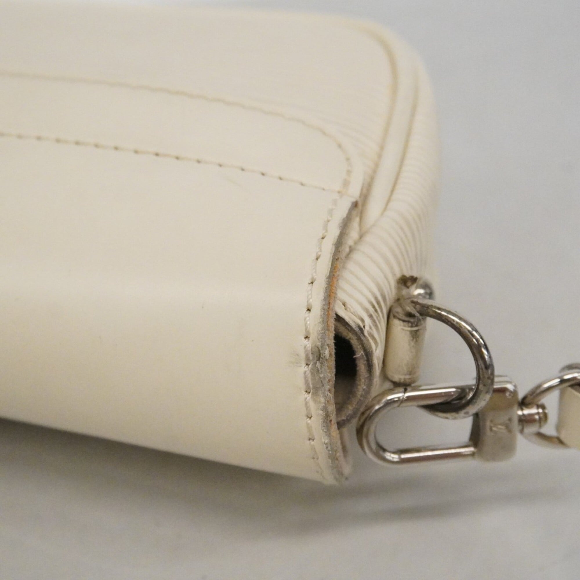 Louis Vuitton Lv Off White Shoulder Bag (Pre-Owned)