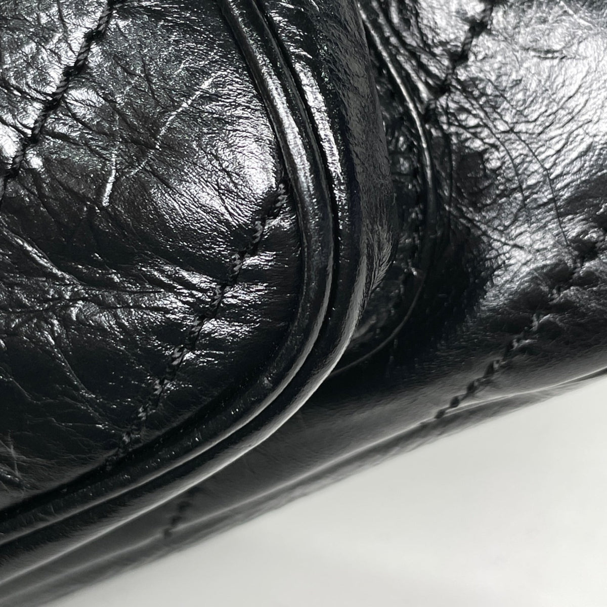 Saint Laurent Black Leather Shoulder Bag (Pre-Owned)