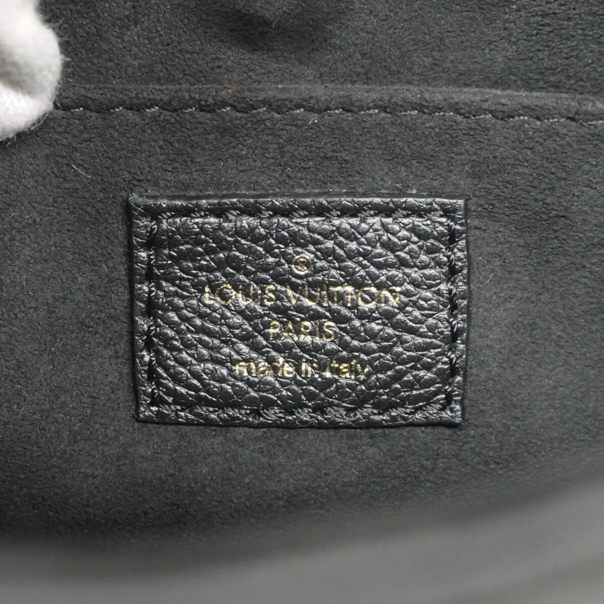 Louis Vuitton Noir Handbag (Pre-Owned)