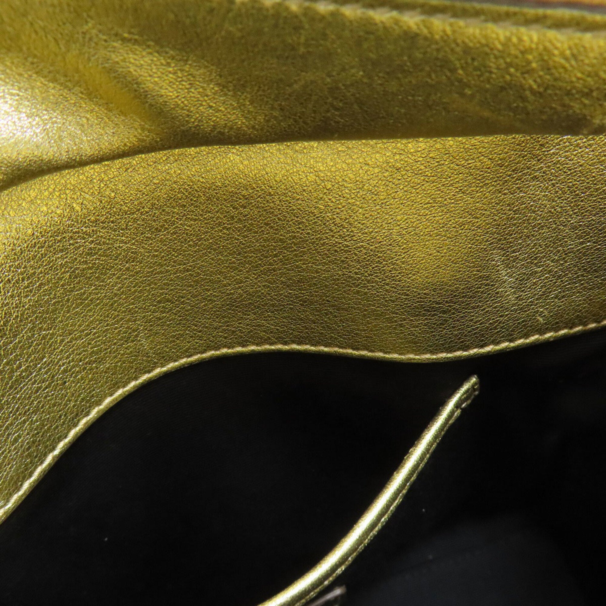 Tod's Gold Leather Handbag (Pre-Owned)