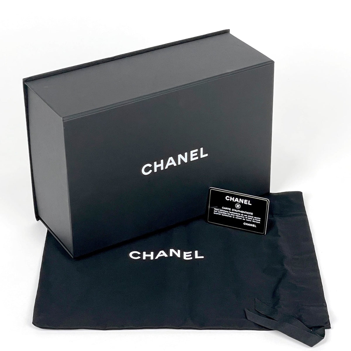Chanel Matelasse Beige Black Leather Shoulder Bag (Pre-Owned)