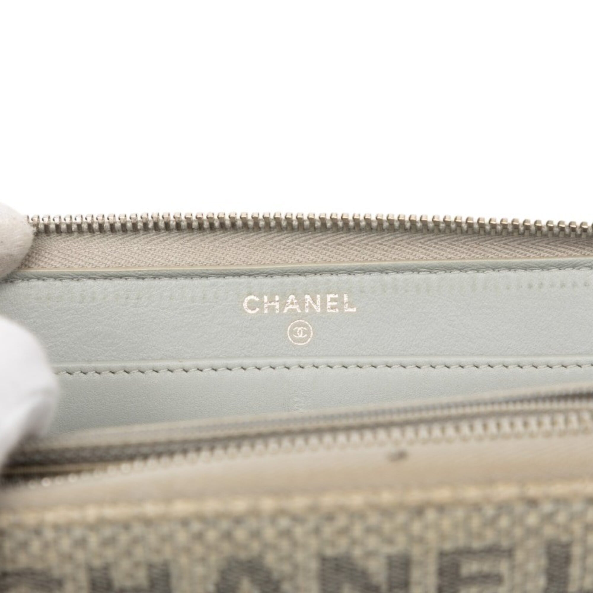 Chanel Gray Tweed Long Wallet (Bi-Fold) (Pre-Owned)