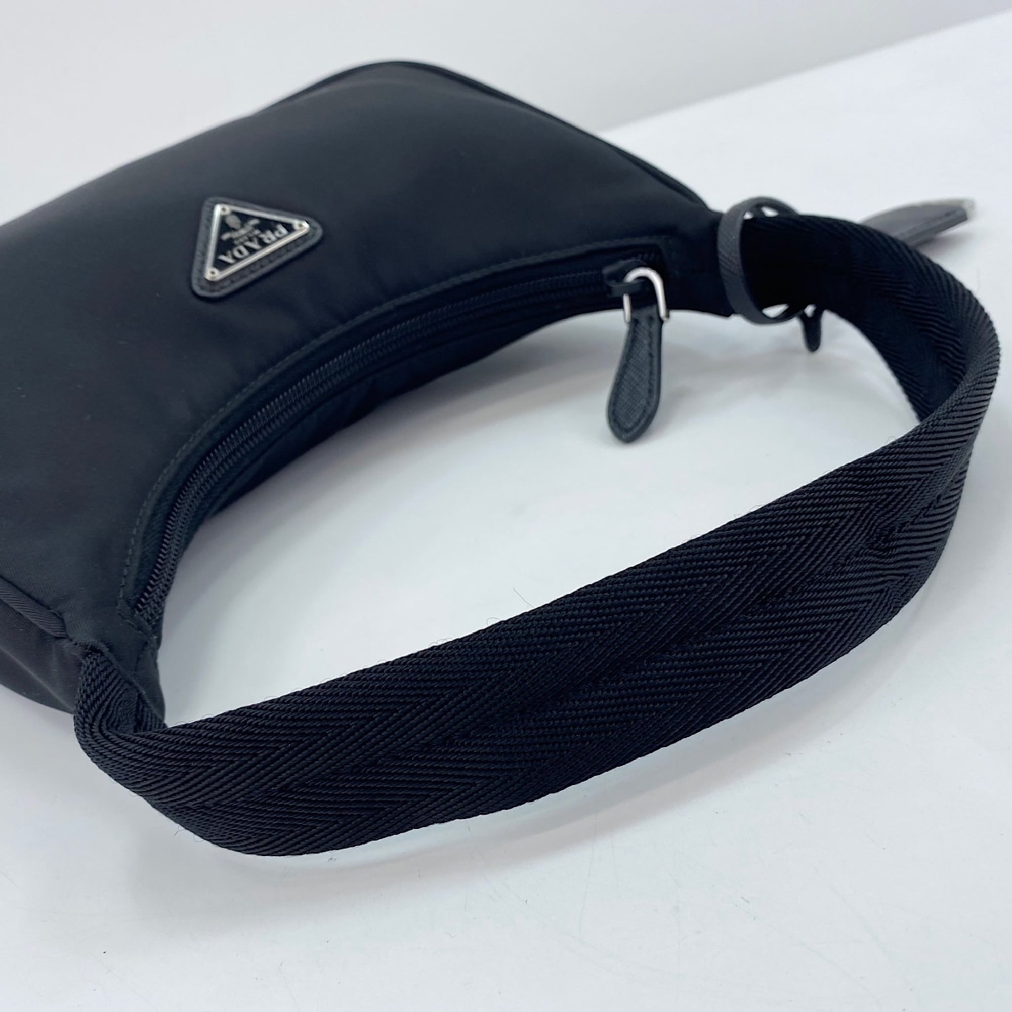 Prada Black Handbag (Pre-Owned)