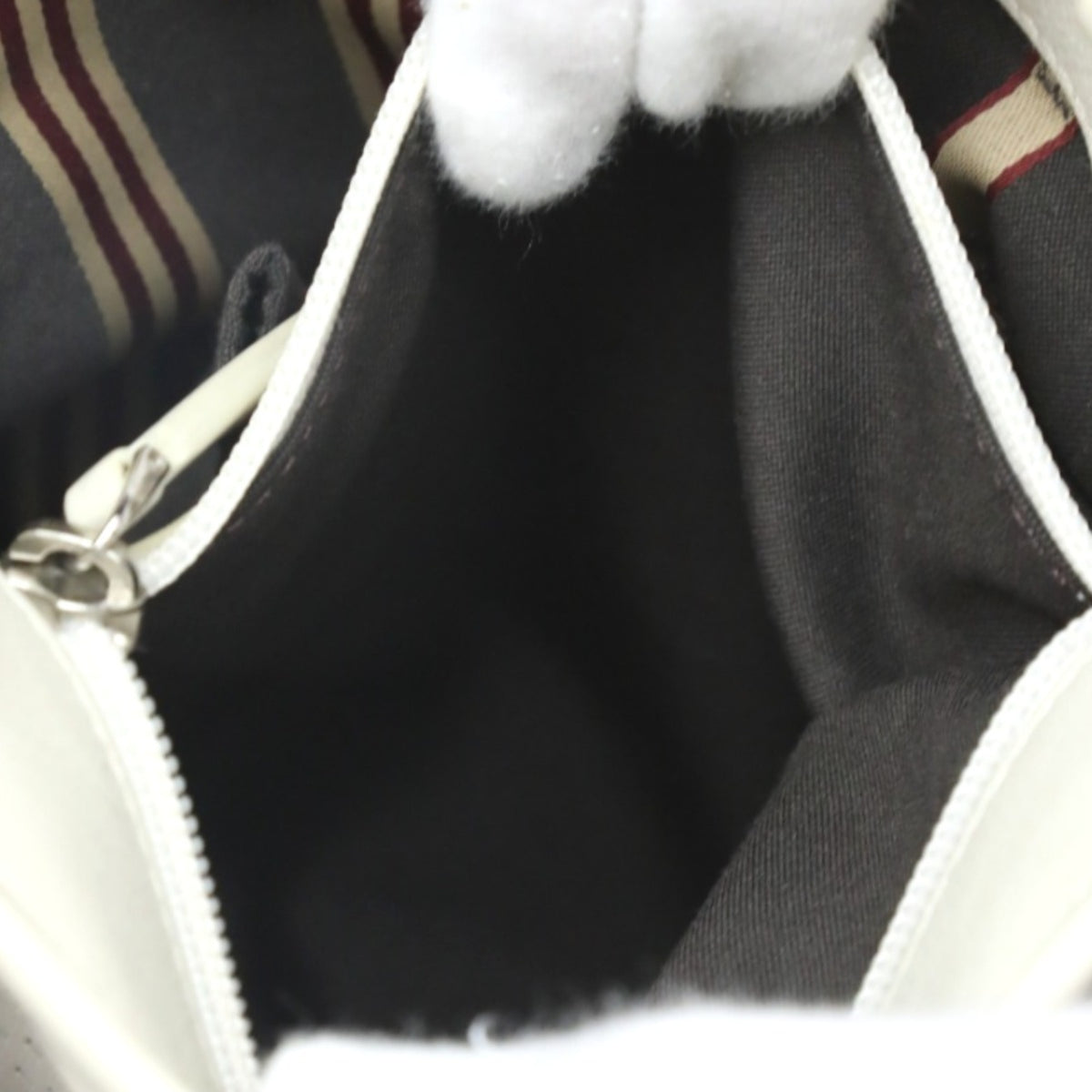 Bally White Leather Shoulder Bag (Pre-Owned)