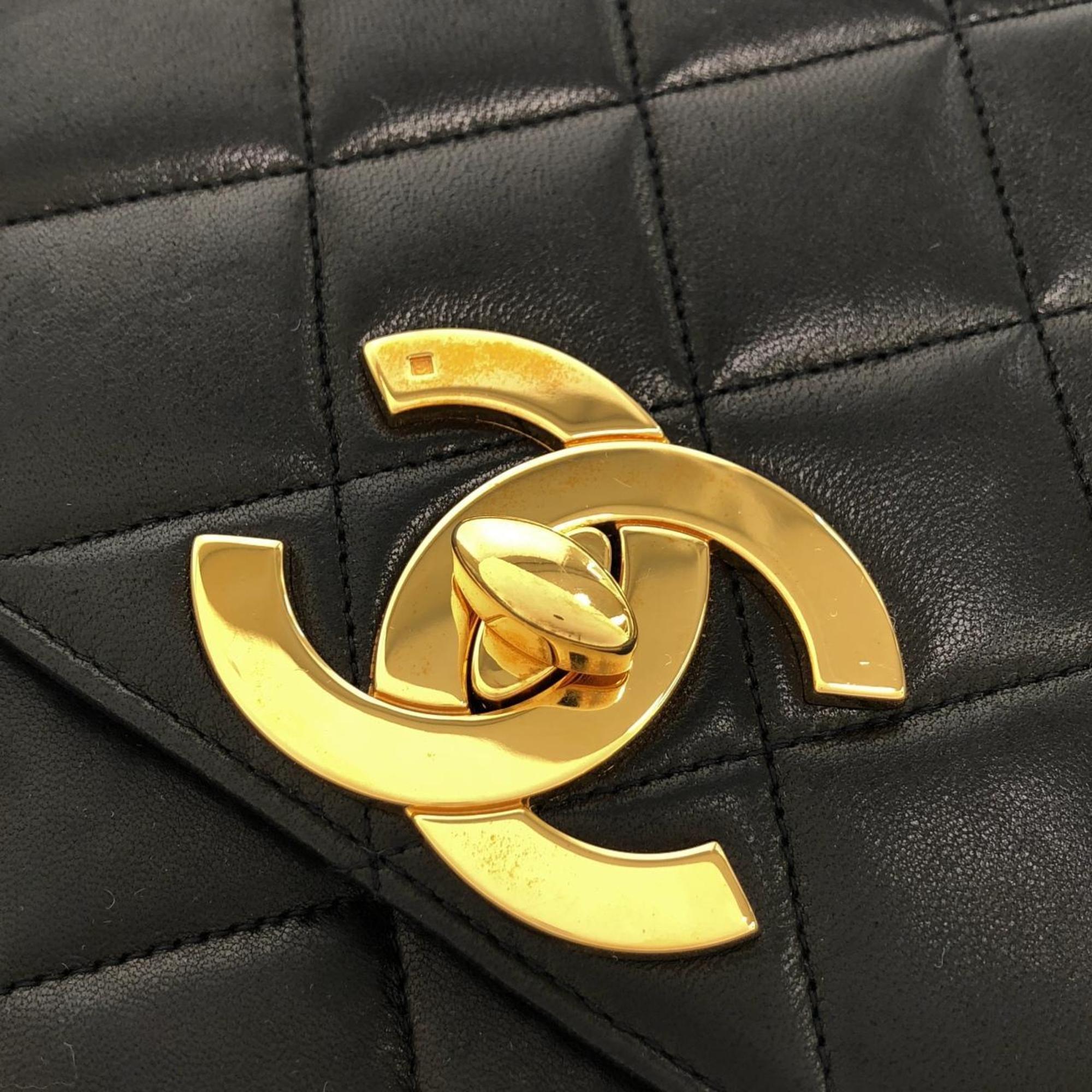 Chanel Black Leather Shoulder Bag (Pre-Owned)