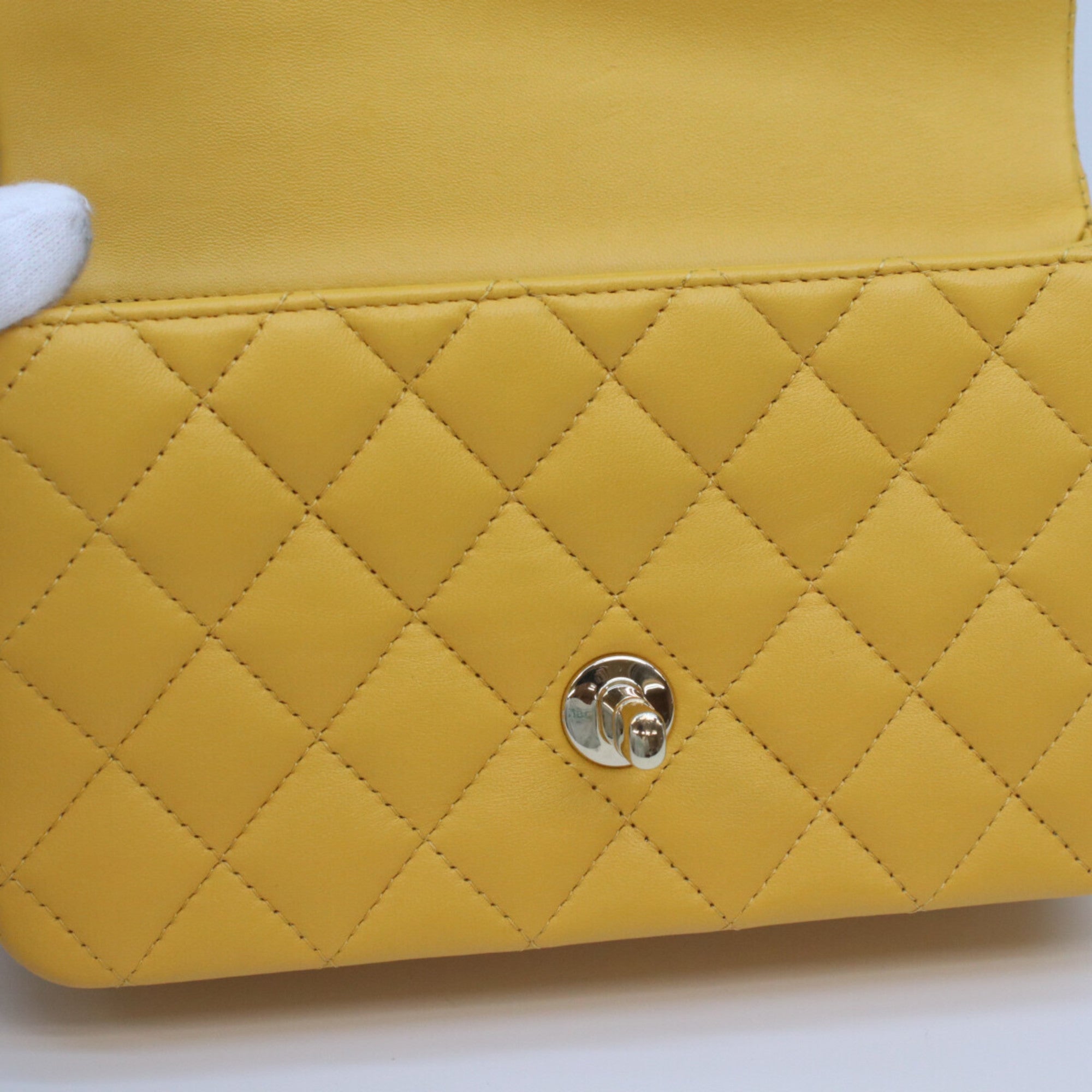 Chanel Yellow Leather Shoulder Bag (Pre-Owned)