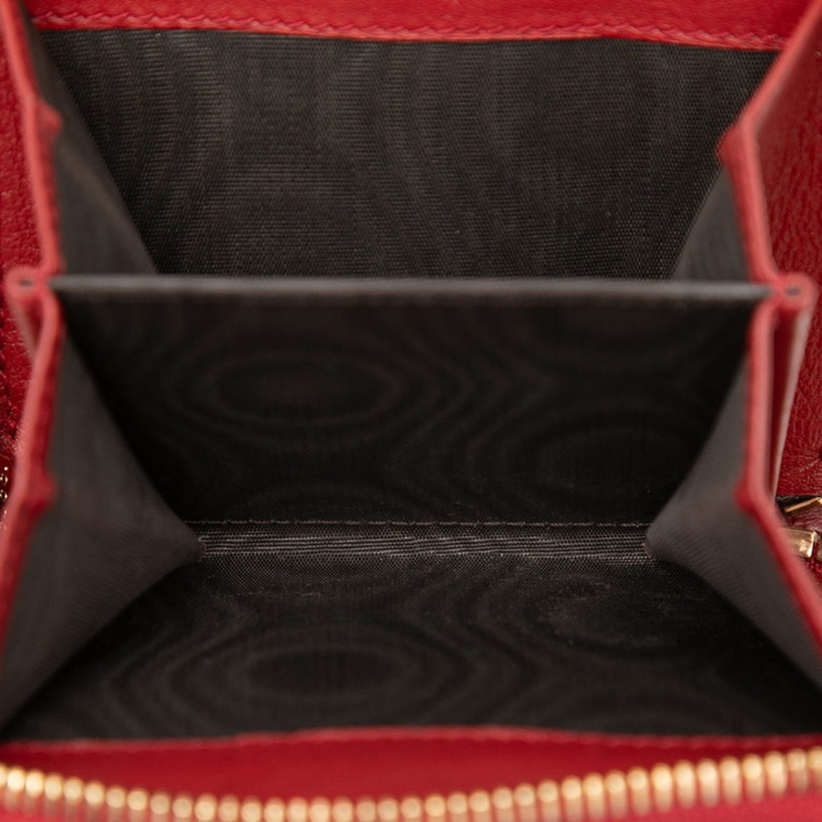 Gucci Red Color Leather Wallet (Bi-Fold) (Pre-Owned)