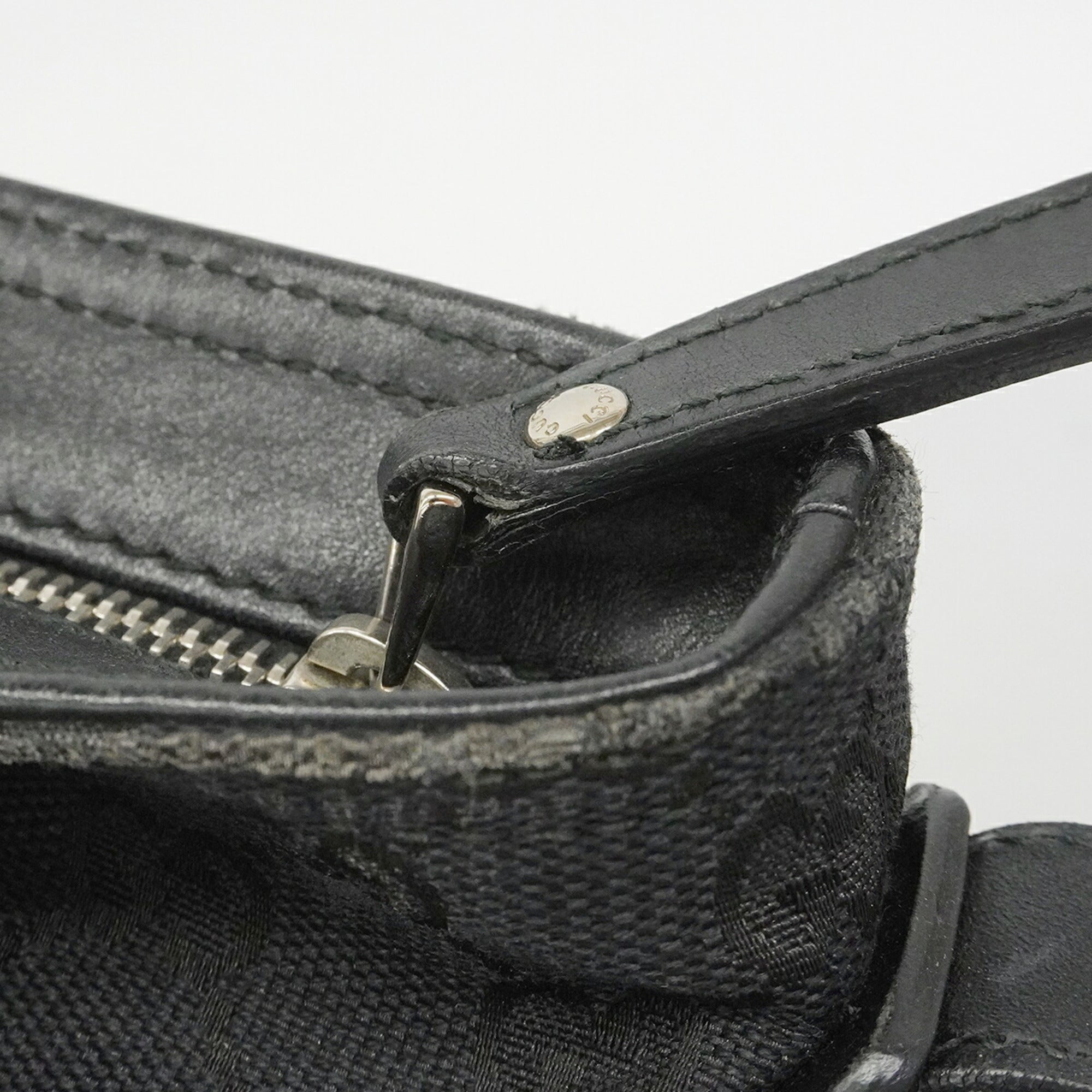 Gucci Black Canvas Shoulder Bag (Pre-Owned)