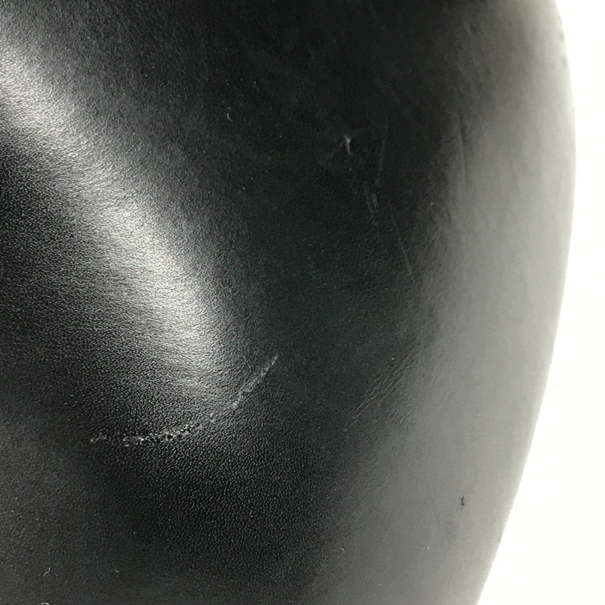 Chanel Black Leather Handbag (Pre-Owned)