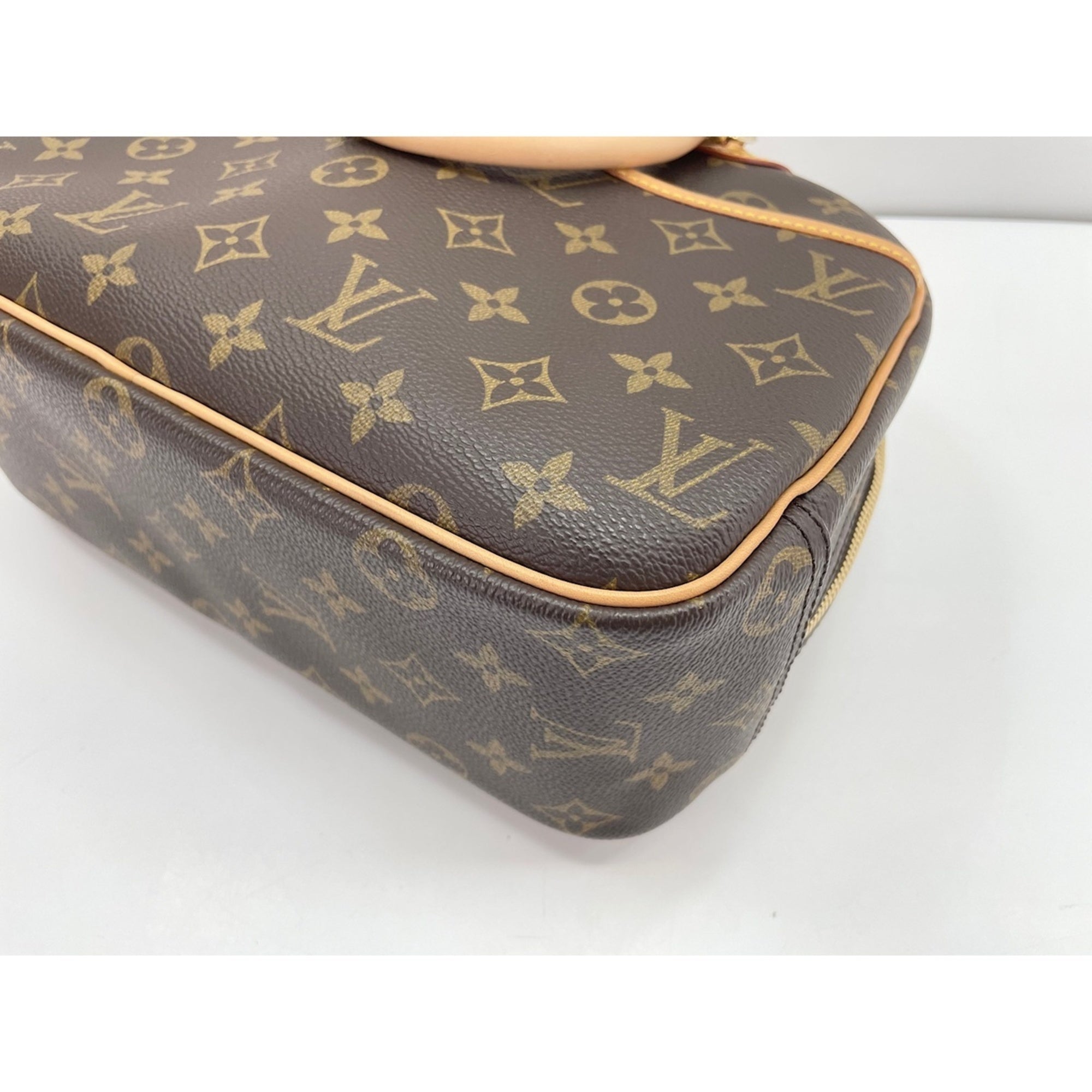 Louis Vuitton Brown Handbag (Pre-Owned)