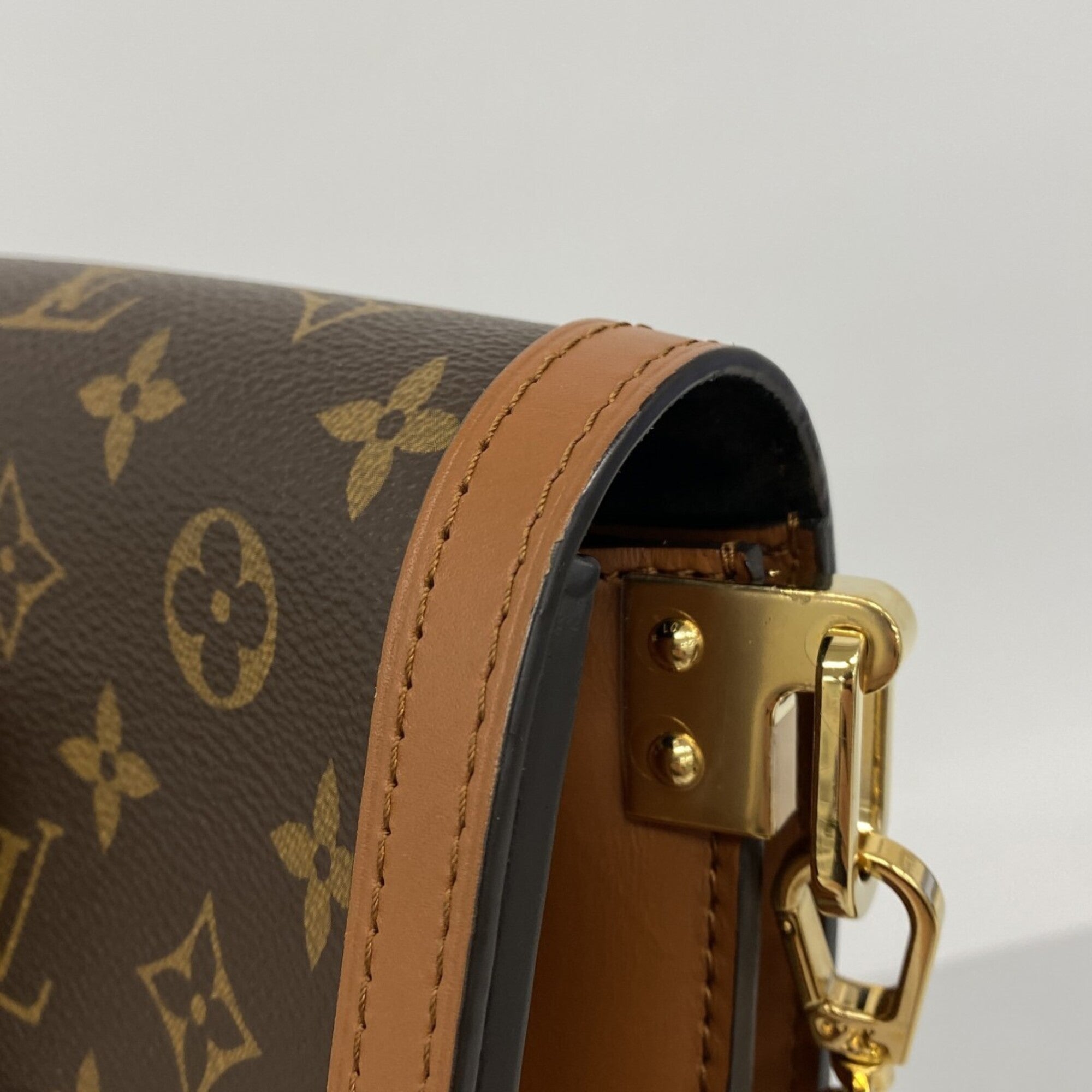 Louis Vuitton Brown Shoulder Bag (Pre-Owned)