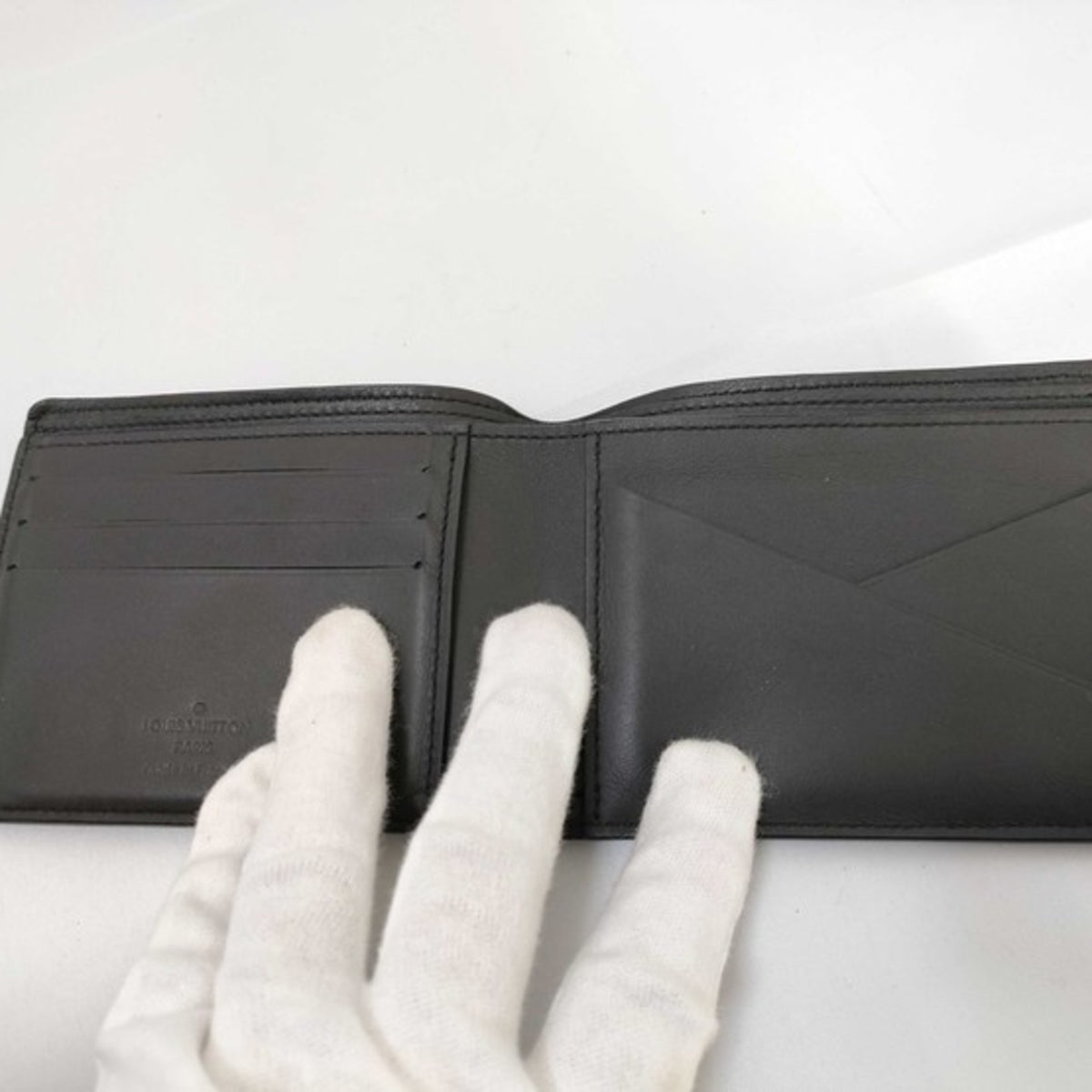 Louis Vuitton Black Leather Wallet (Bi-Fold) (Pre-Owned)