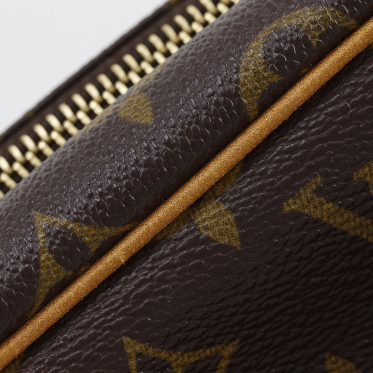 Louis Vuitton Brown Monogram Monogram Shoulder Bag (Pre-Owned)