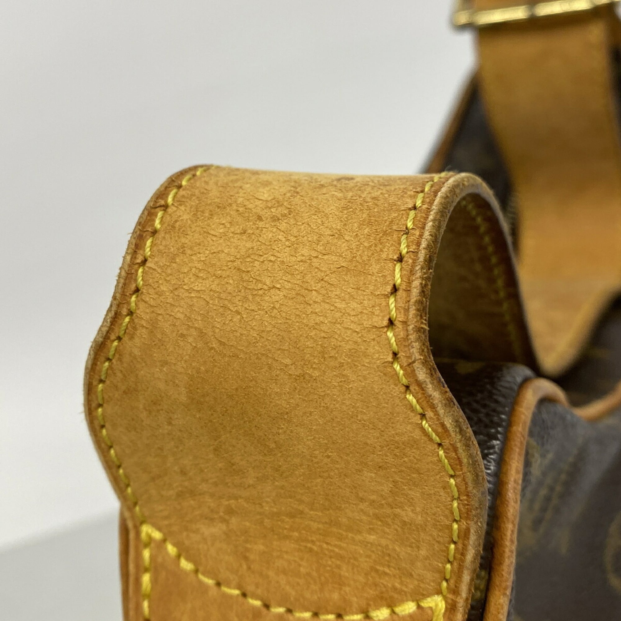 Louis Vuitton Brown Shoulder Bag (Pre-Owned)