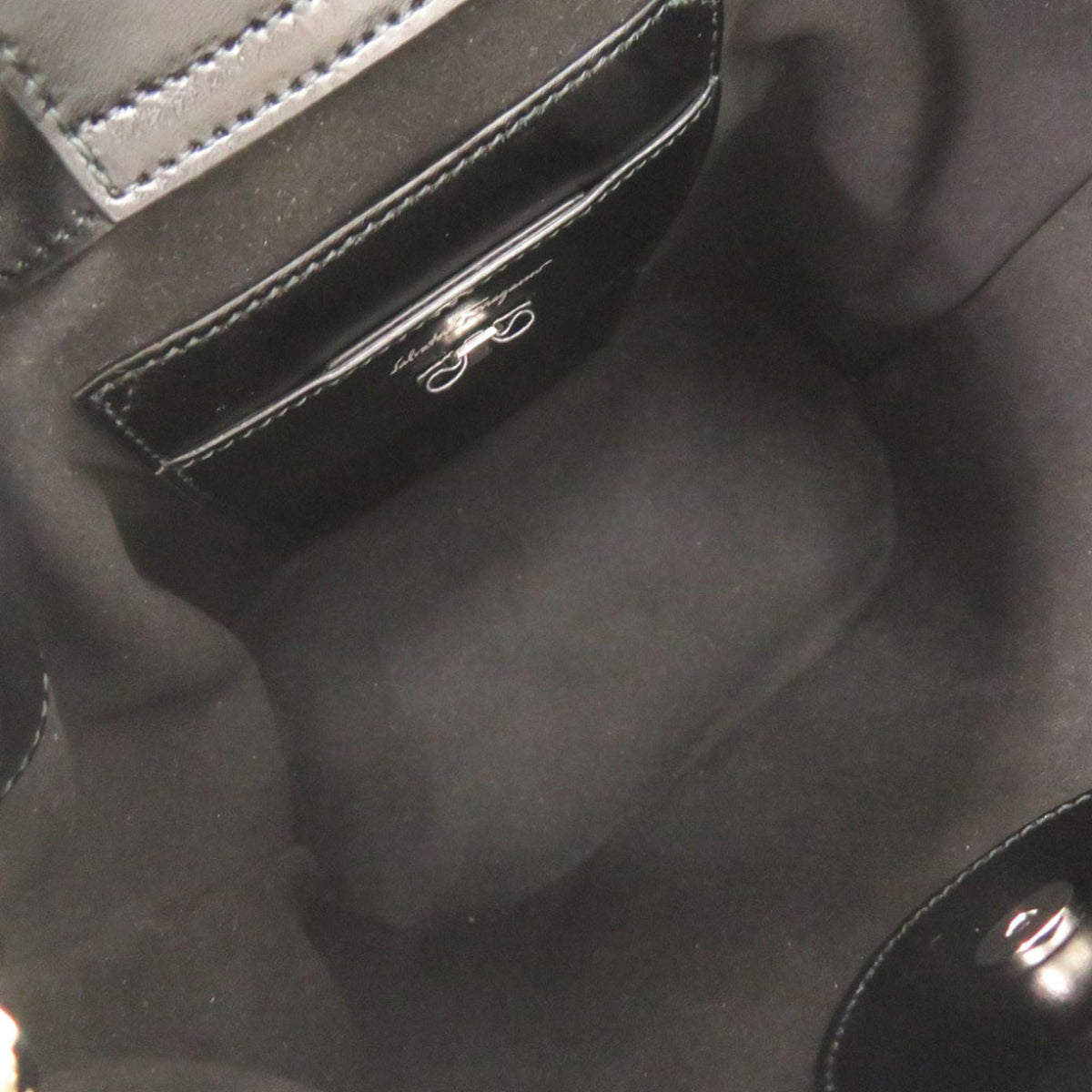 Salvatore Ferragamo Black Leather Handbag Shoulder Bag (Pre-Owned)