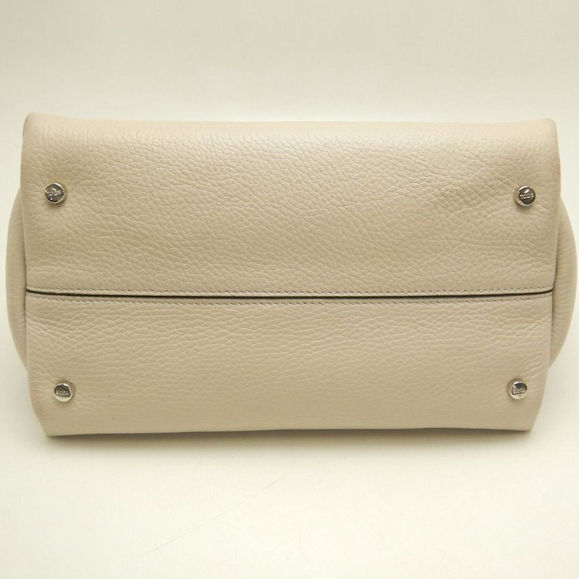 Tod's Cream Leather Handbag (Pre-Owned)