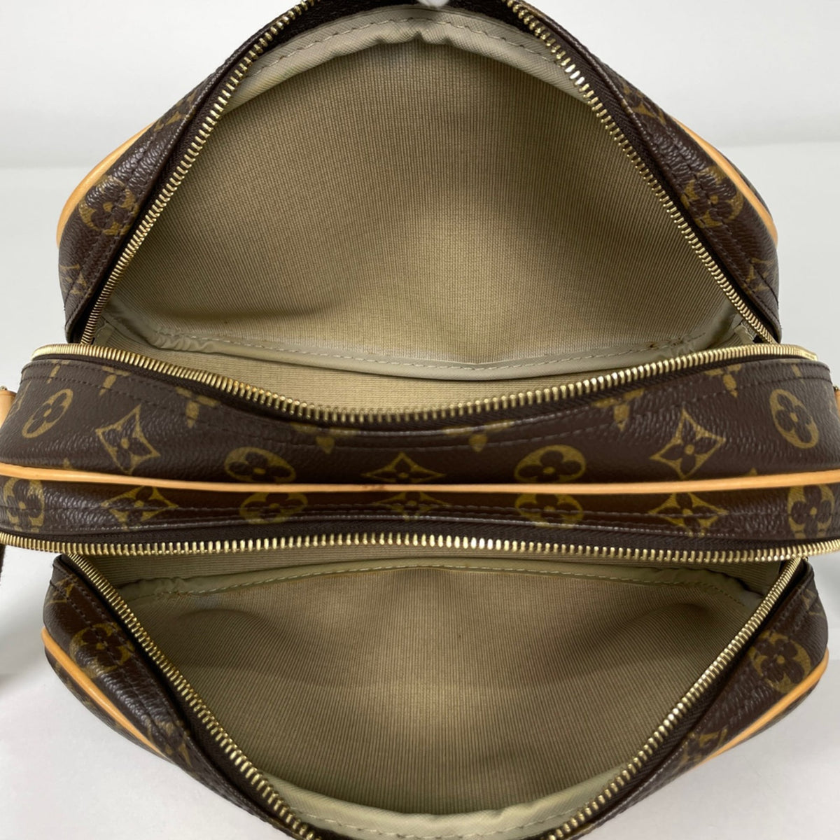 Louis Vuitton Brown Monogram Shoulder Bag (Pre-Owned)