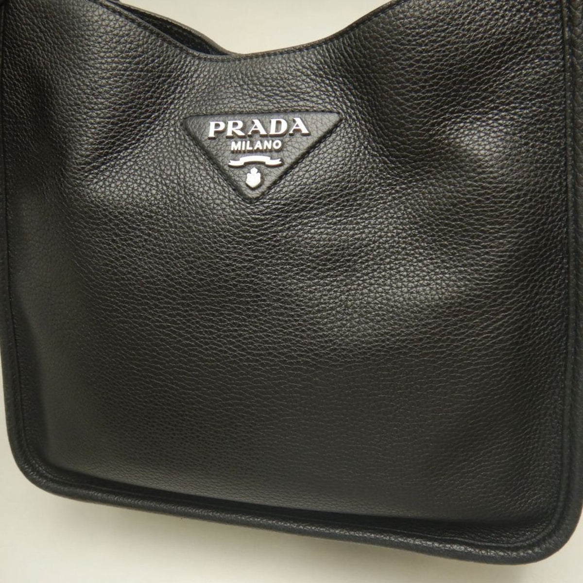 Prada Nero Leather Shoulder Bag (Pre-Owned)