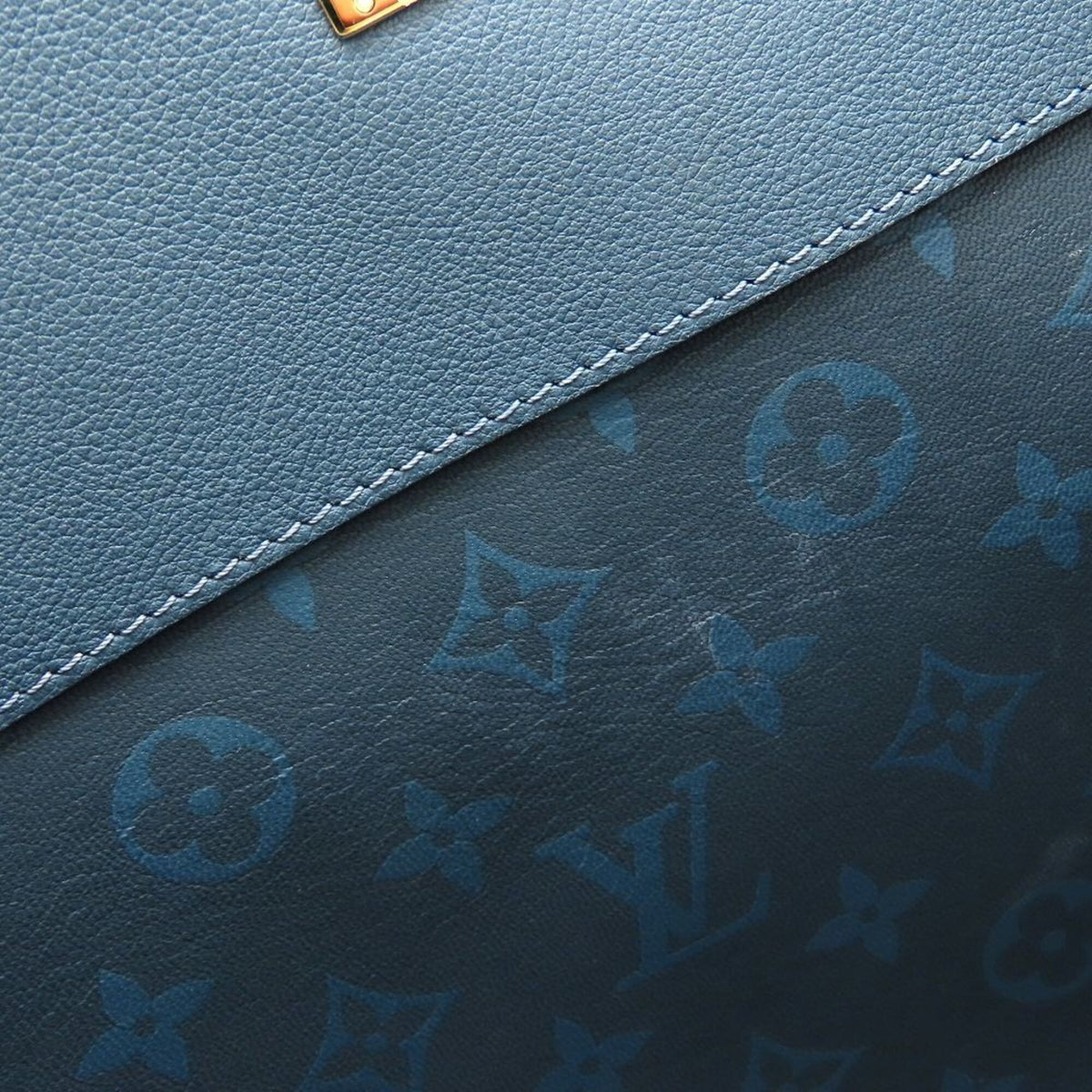 Louis Vuitton Blue Handbag (Pre-Owned)