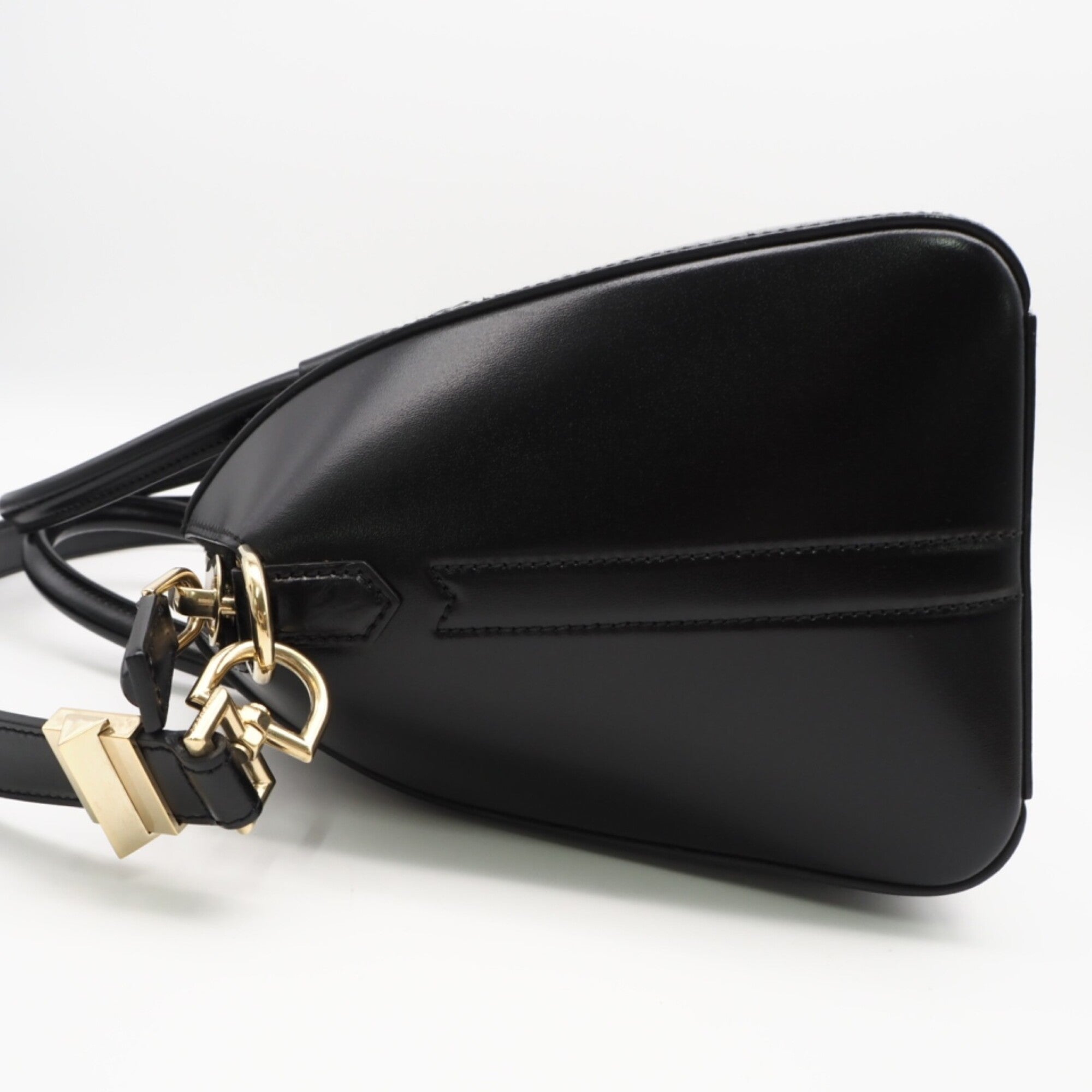 Givenchy Black Leather Handbag (Pre-Owned)
