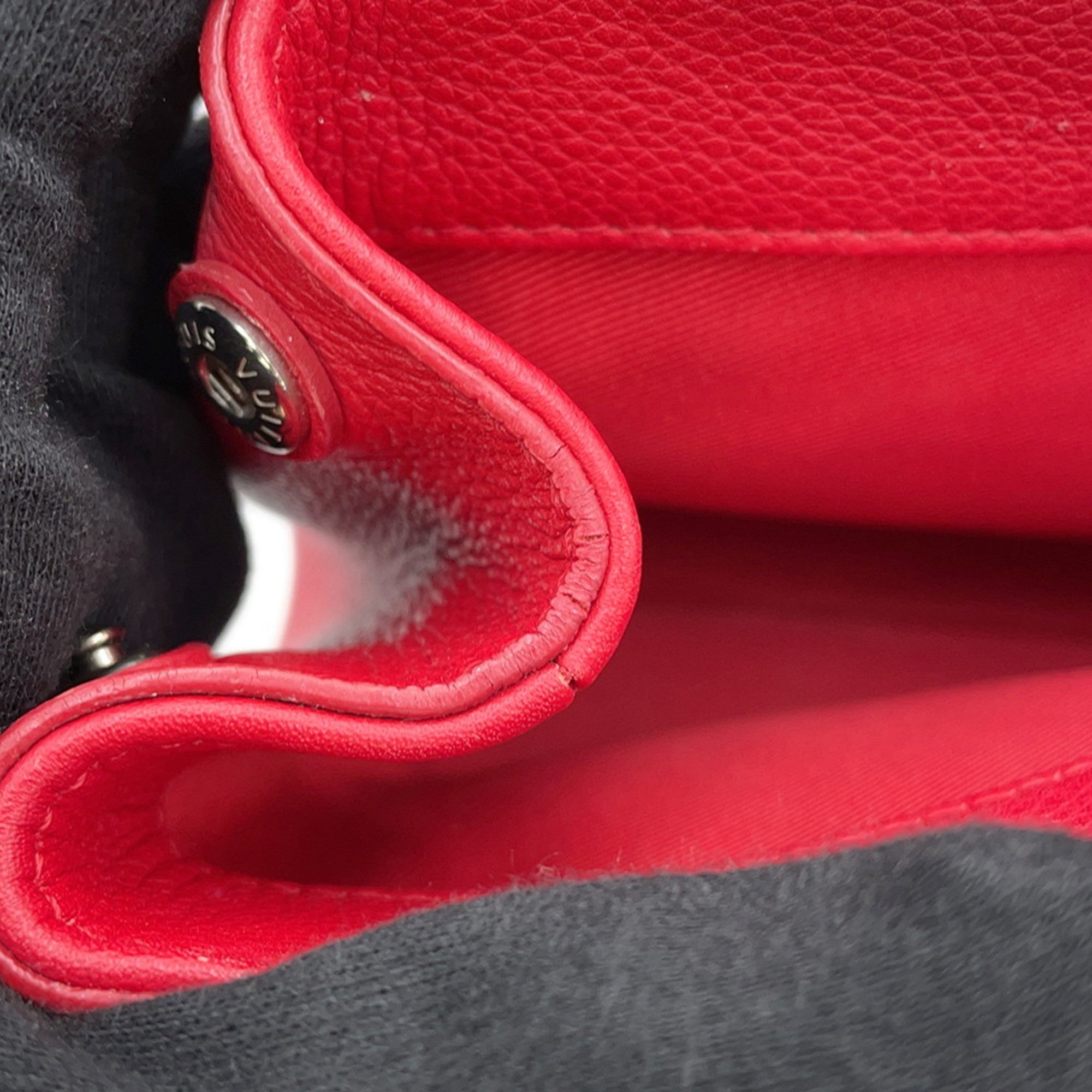 Louis Vuitton Lockme Ii Red Color Ruby Leather Handbag (Pre-Owned)