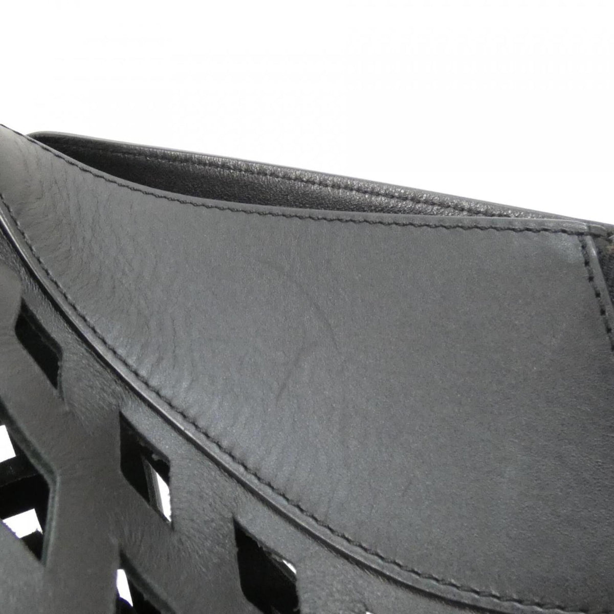 Loewe Black Leather Pouch Shoulder Bag (Pre-Owned)