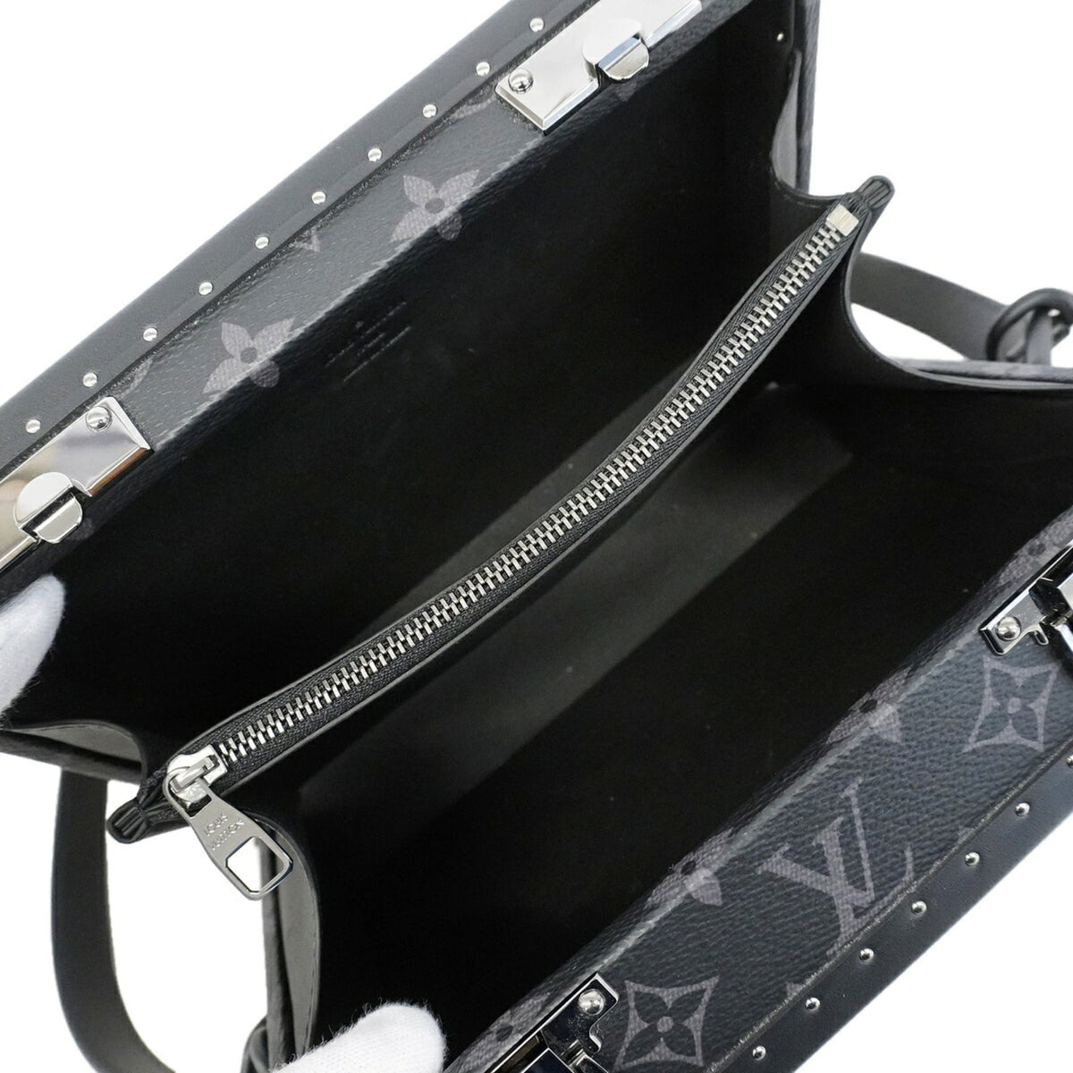 Louis Vuitton Black Shoulder Bag (Pre-Owned)
