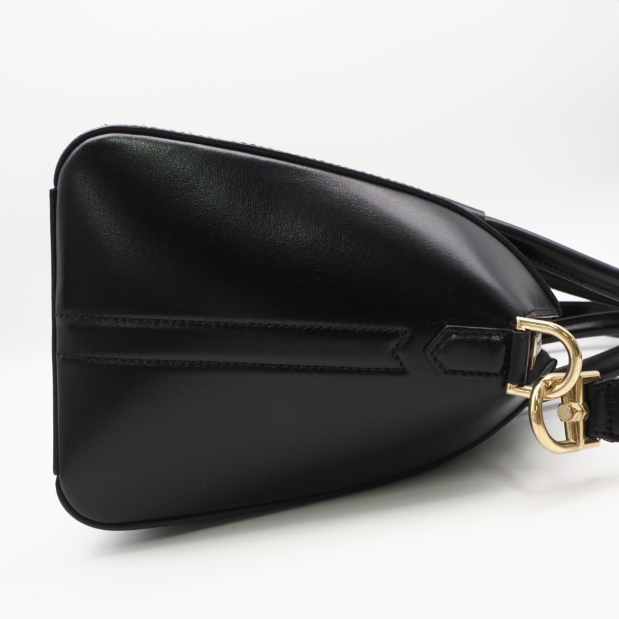 Givenchy Black Leather Handbag (Pre-Owned)