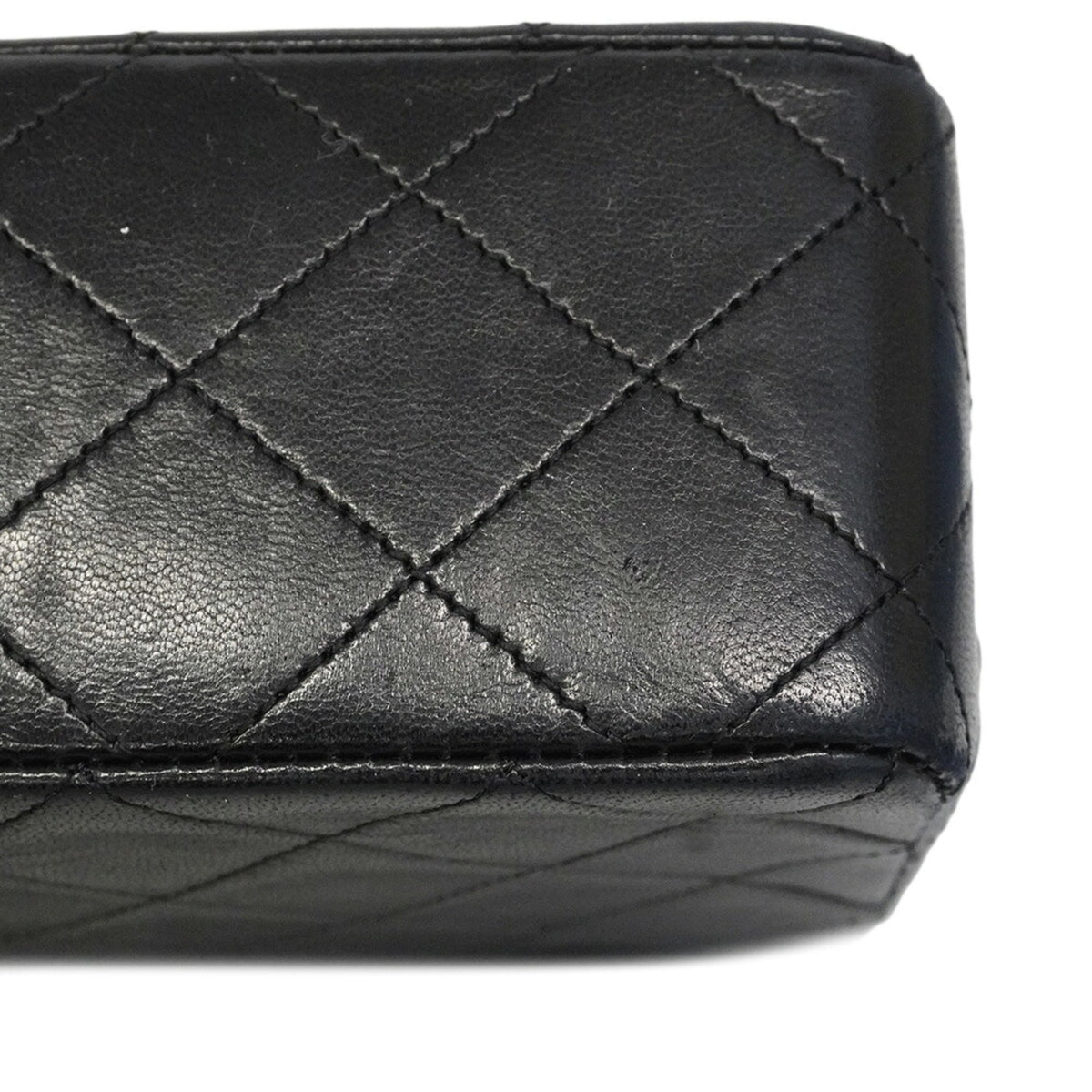 Chanel Black Leather Shoulder Bag (Pre-Owned)