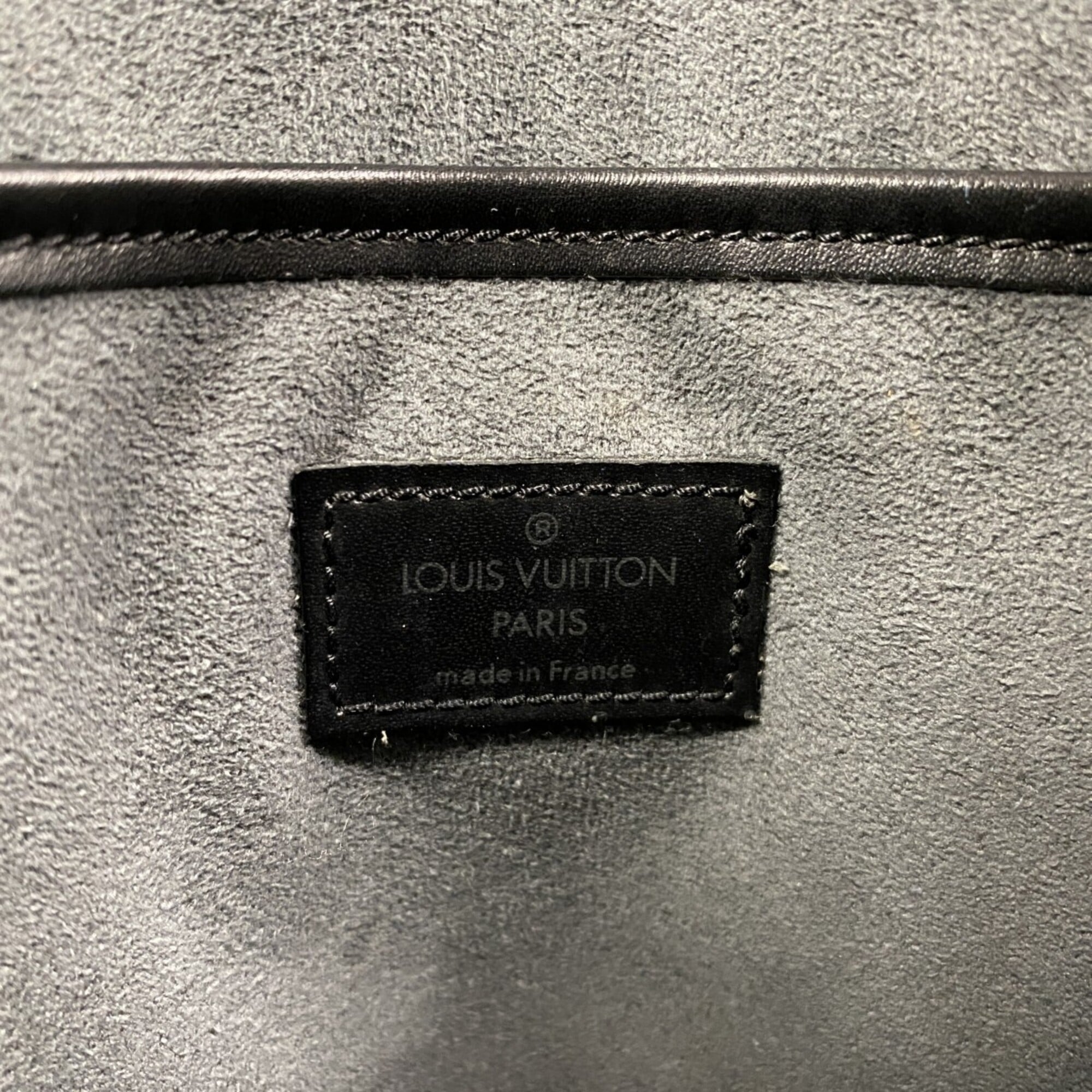 Louis Vuitton Noir Handbag (Pre-Owned)