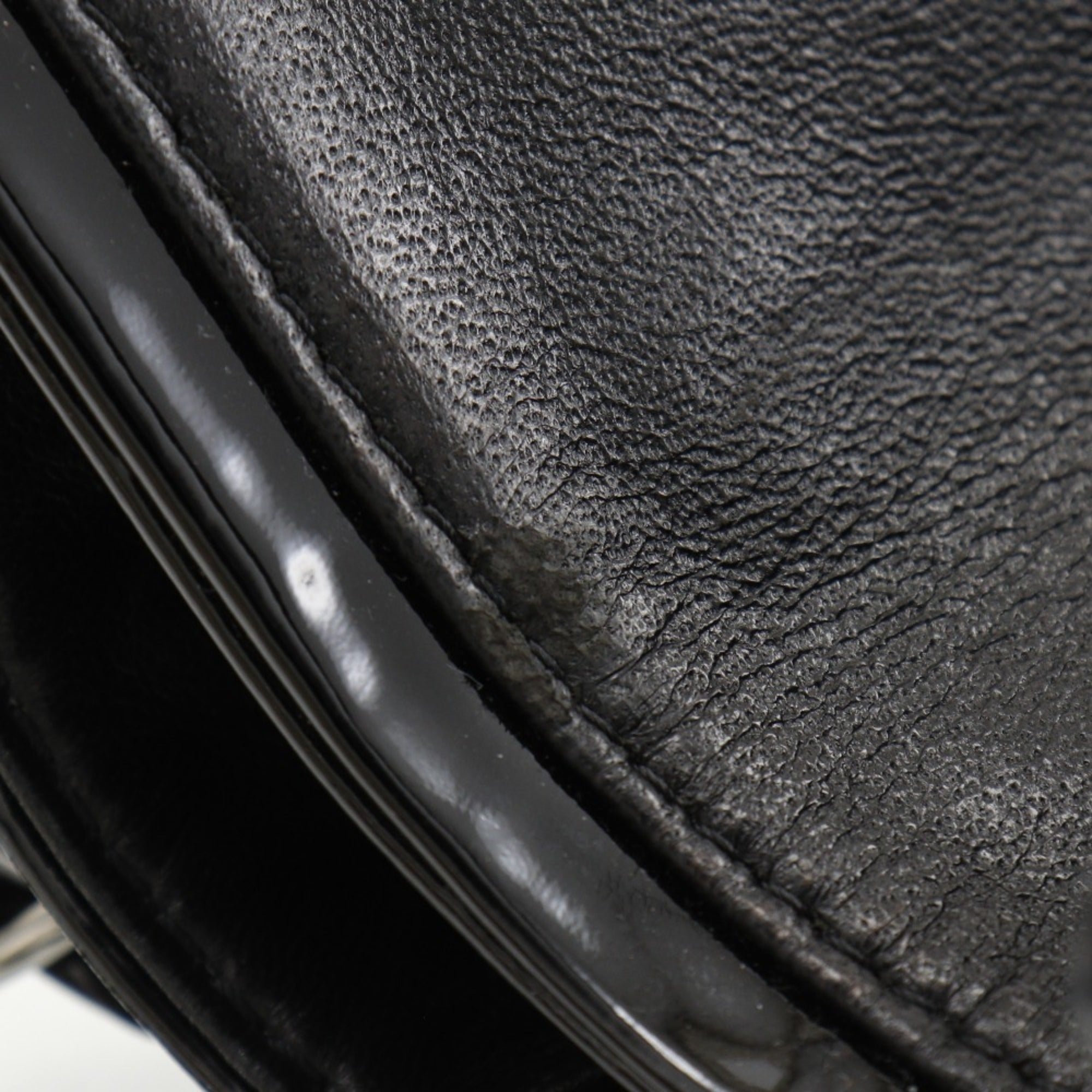 Chanel Black Patent Leather Shoulder Bag (Pre-Owned)