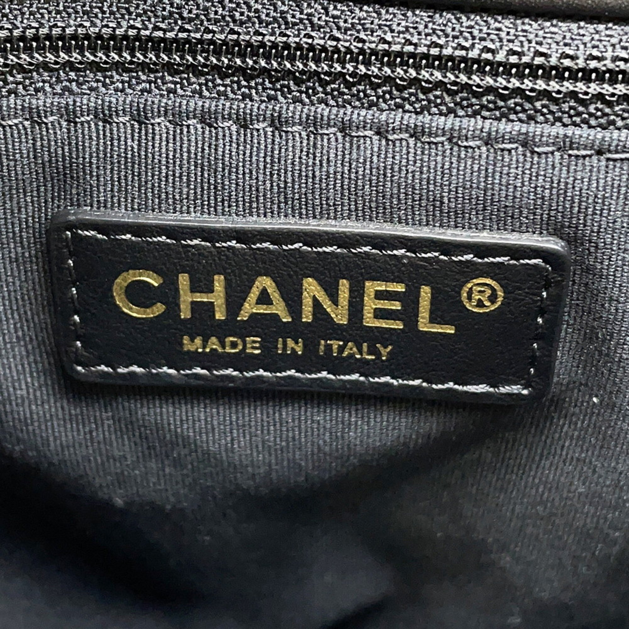 Chanel Black Leather Shoulder Bag (Pre-Owned)