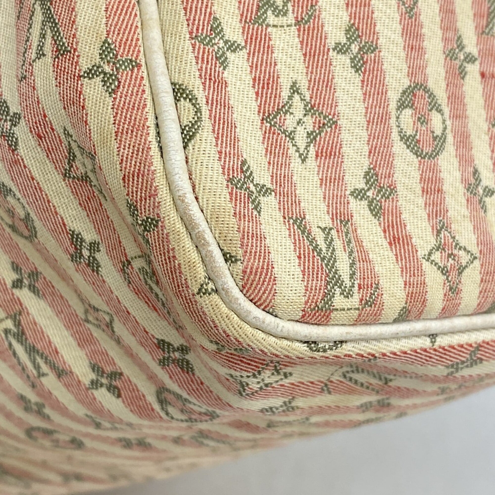 Louis Vuitton Rouge Handbag (Pre-Owned)