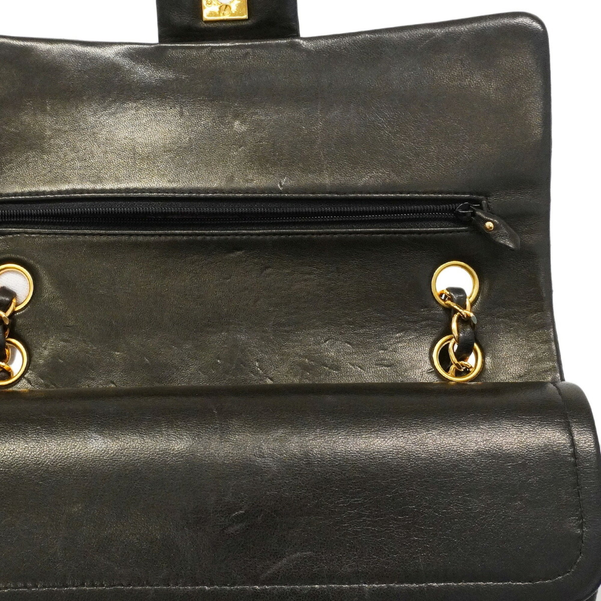 Chanel Black Leather Shoulder Bag (Pre-Owned)