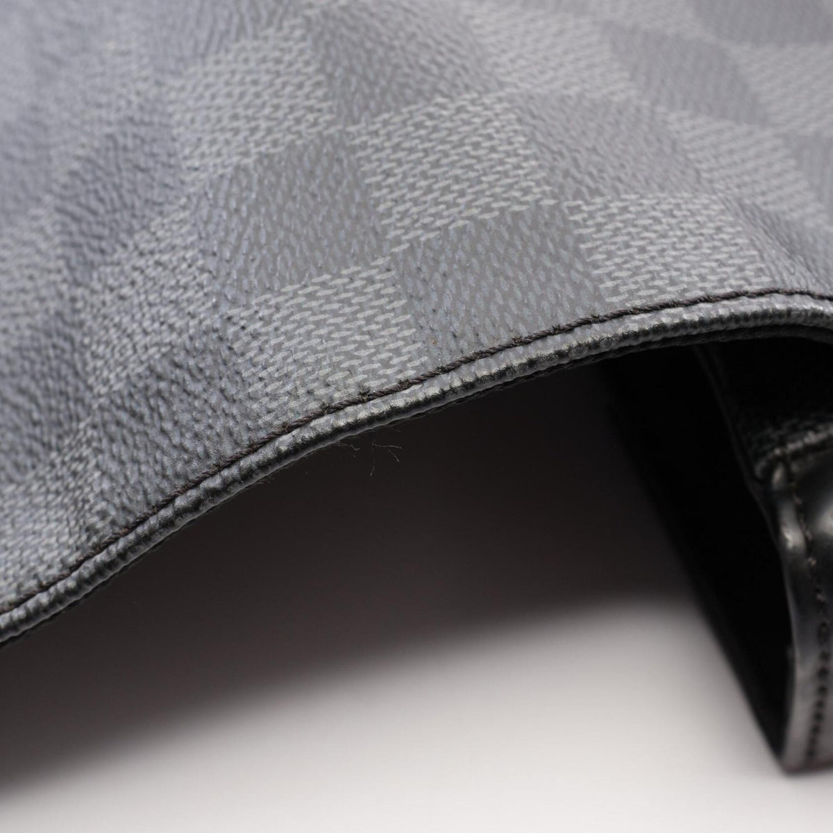 Louis Vuitton Black Damier Graphite Coated Canvas Leather Shoulder Bag (Pre-Owned)