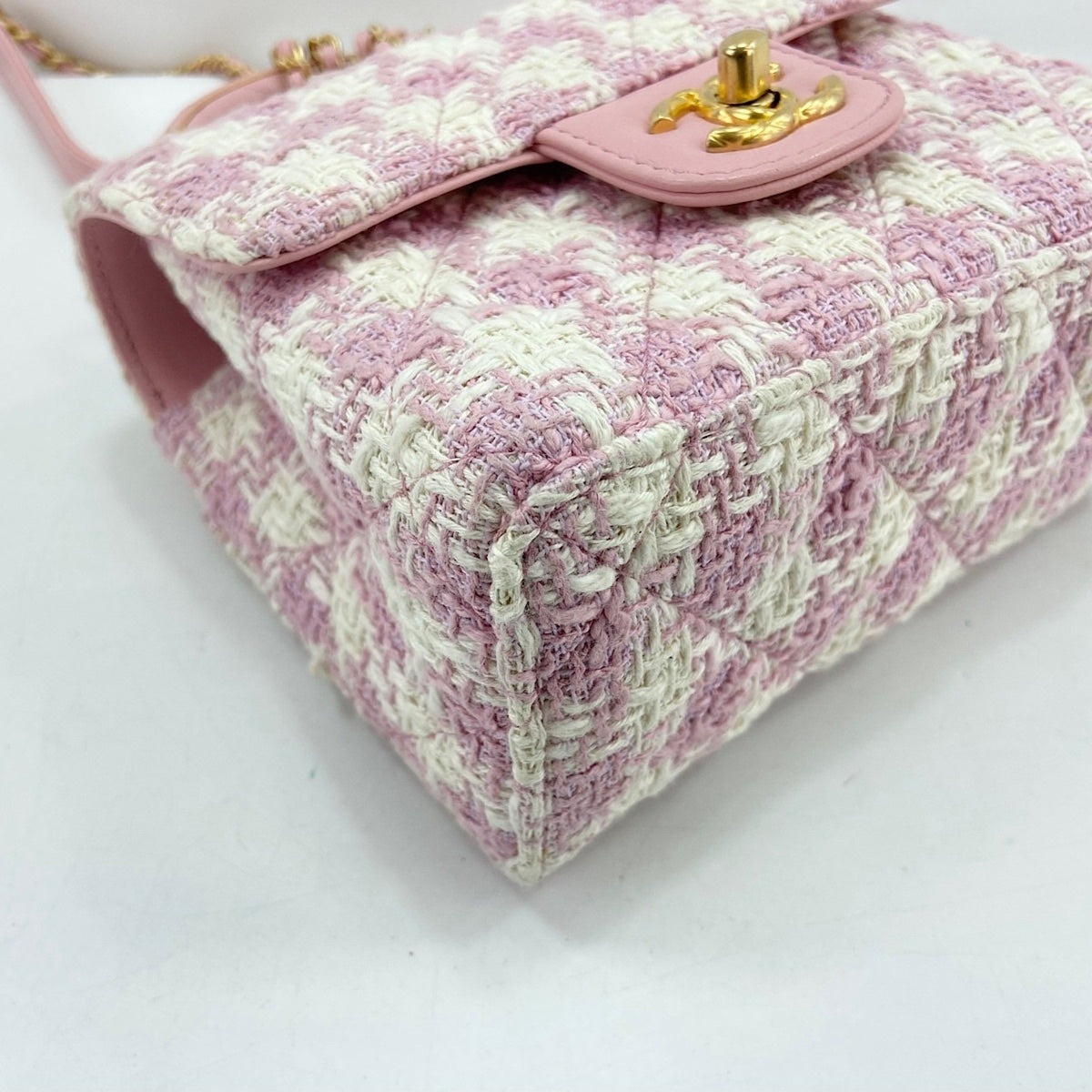 Chanel Pink Tweed Shoulder Bag (Pre-Owned)