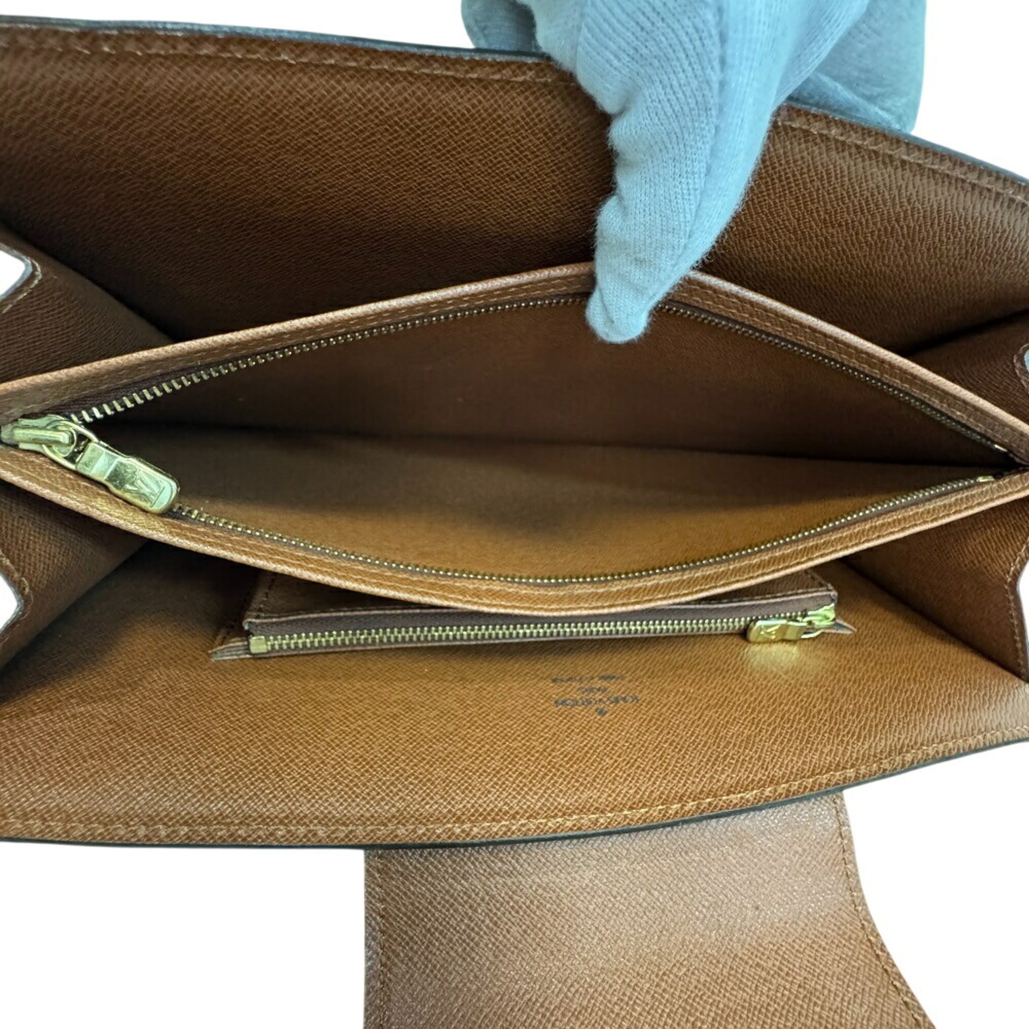Louis Vuitton Brown Leather Shoulder Bag (Pre-Owned)