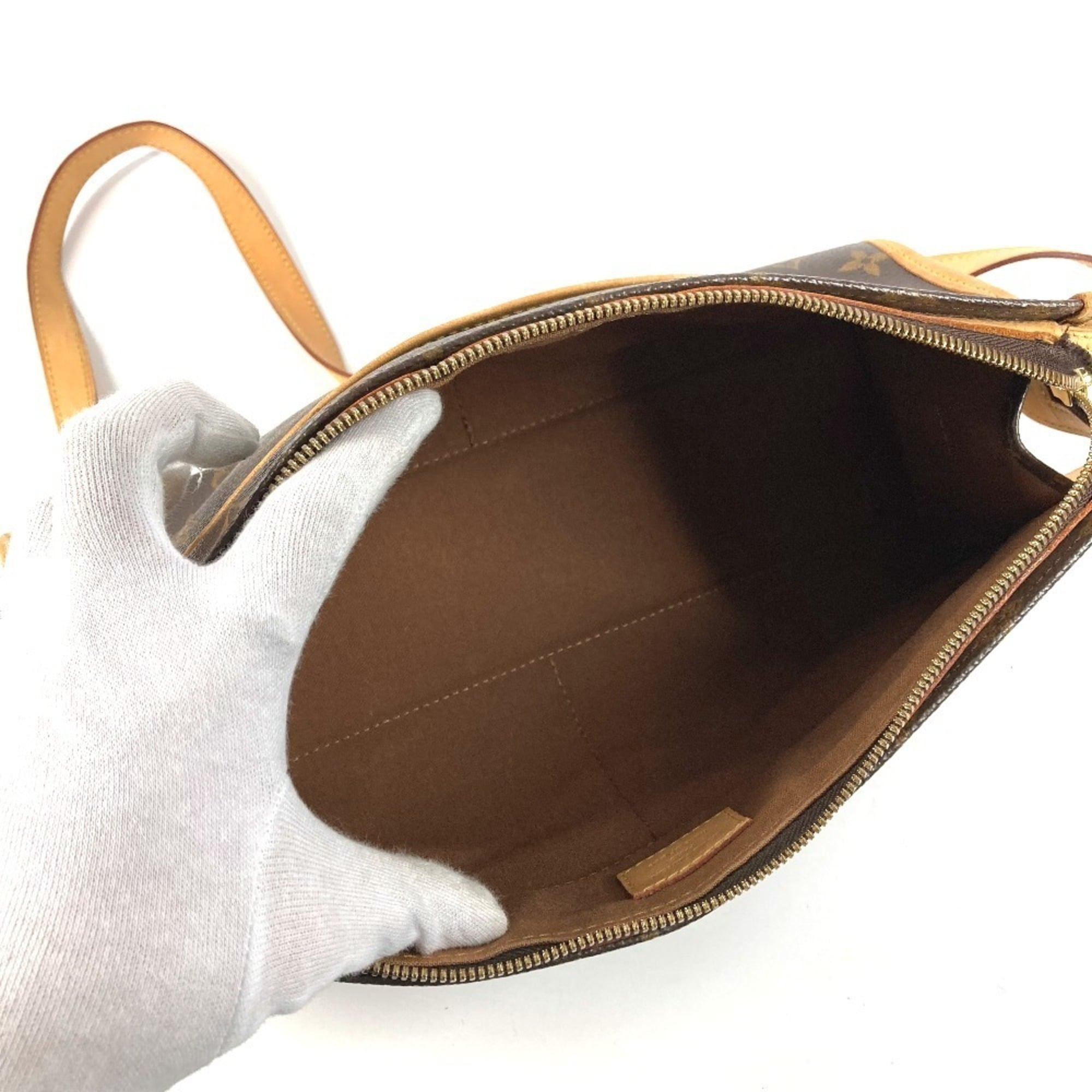 Louis Vuitton Brown Monogram Monogram Shoulder Bag (Pre-Owned)