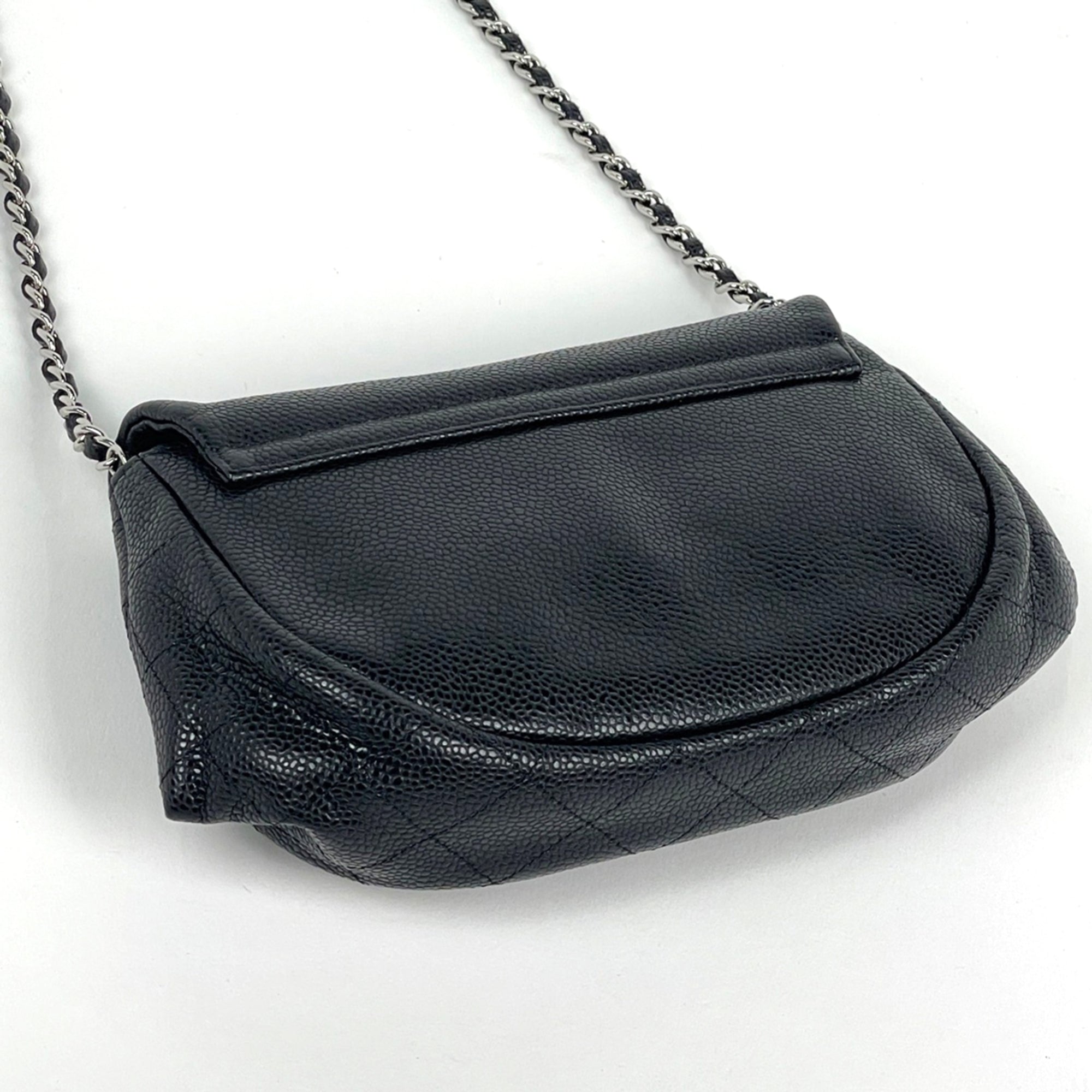 Chanel Black Grained Calfskin Shoulder Bag (Pre-Owned)