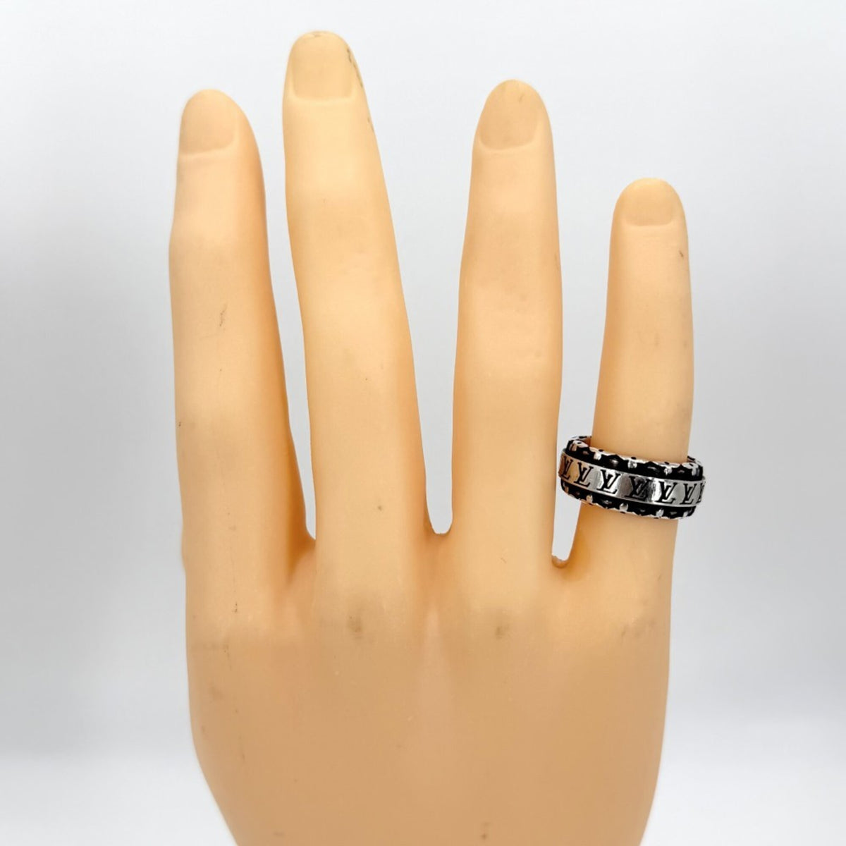 Louis Vuitton Silver Silver 925 Band Ring (Pre-Owned)