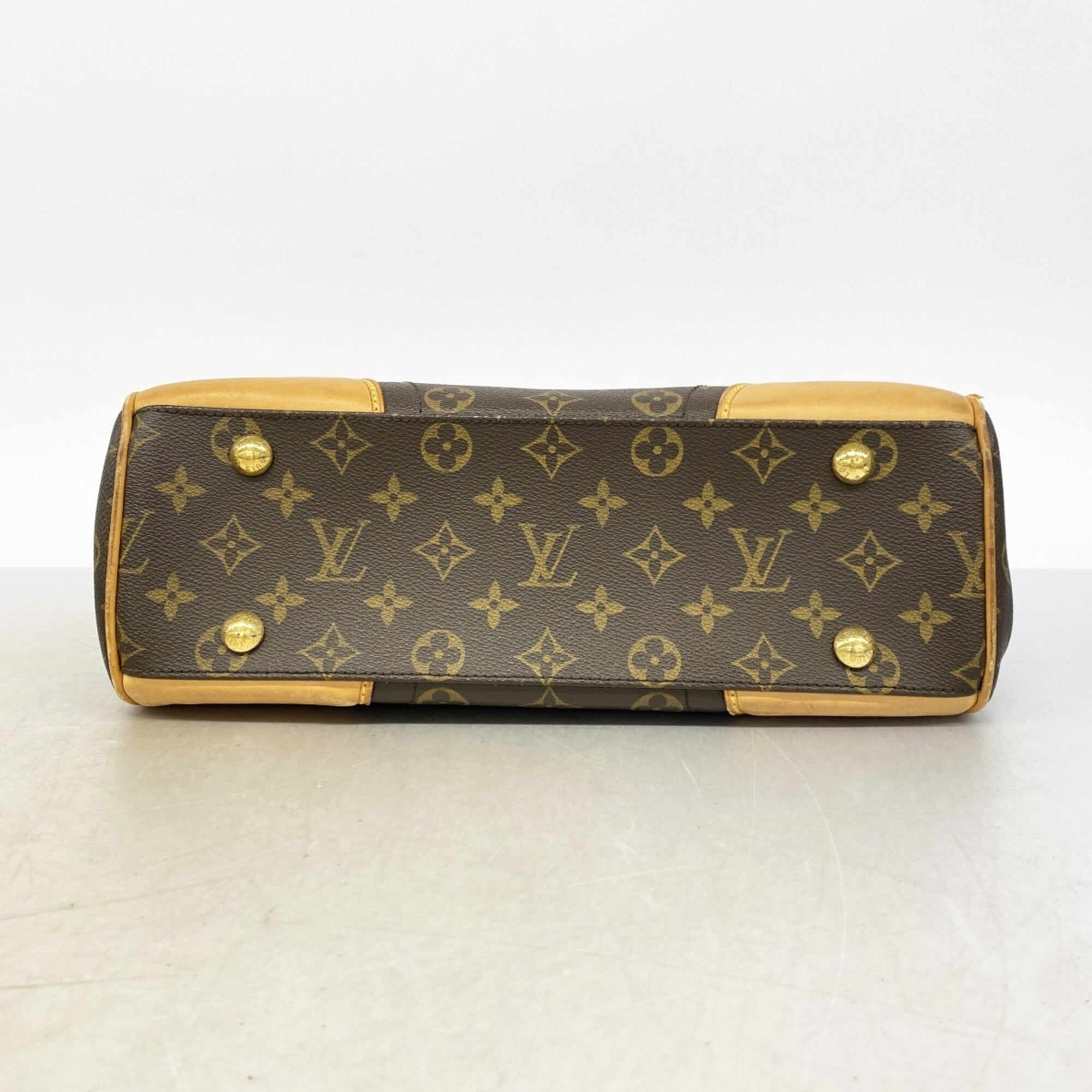Louis Vuitton Brown Shoulder Bag (Pre-Owned)