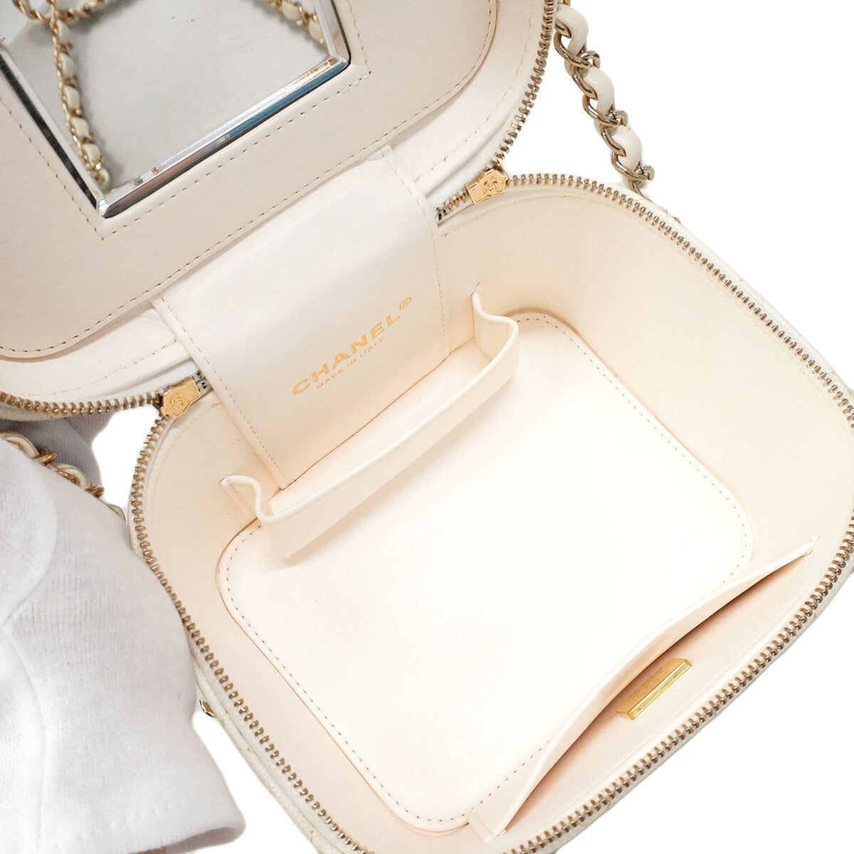 Chanel White Grained Calfskin Vanity Bag (Pre-Owned)