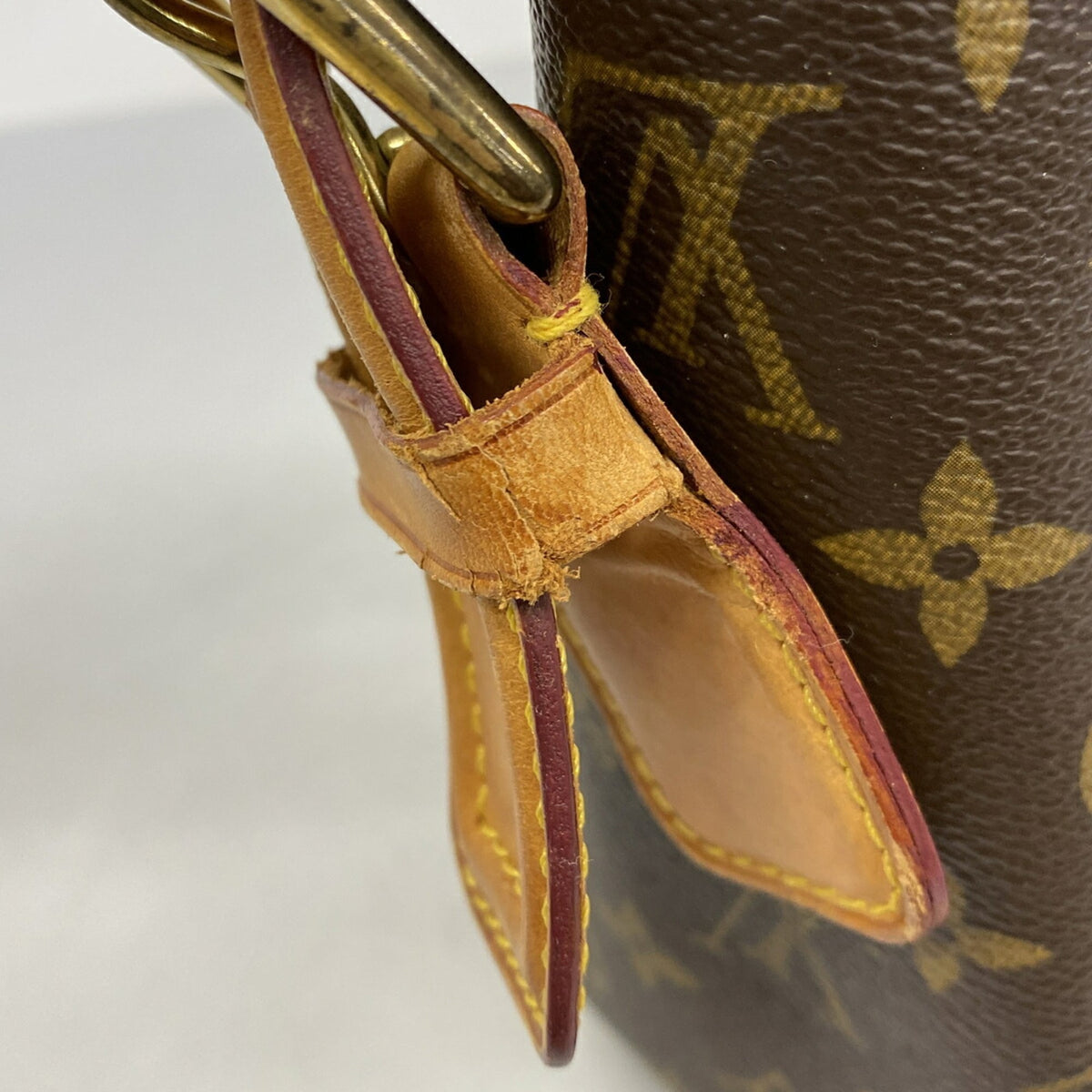 Louis Vuitton Brown Shoulder Bag (Pre-Owned)