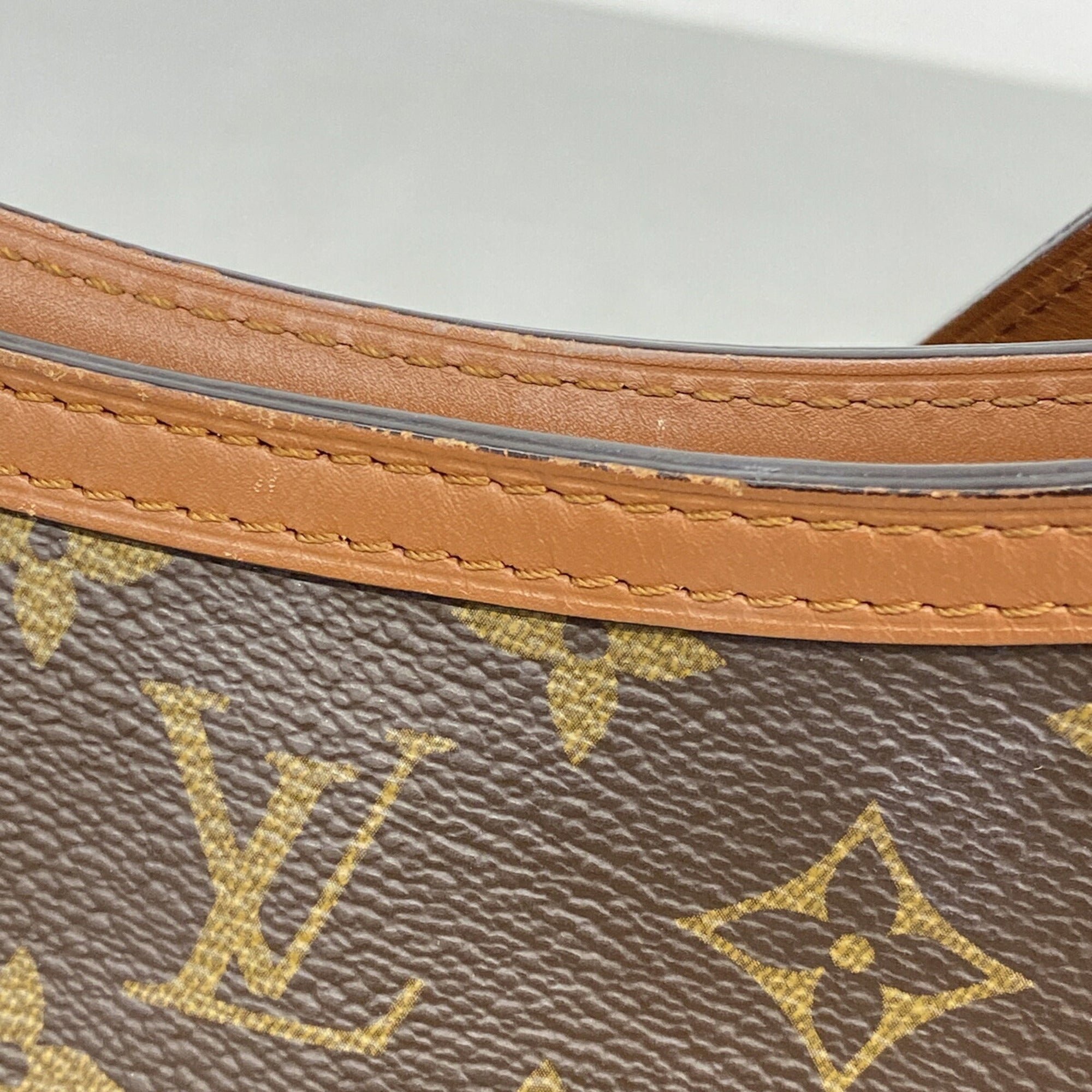 Louis Vuitton Brown Shoulder Bag (Pre-Owned)